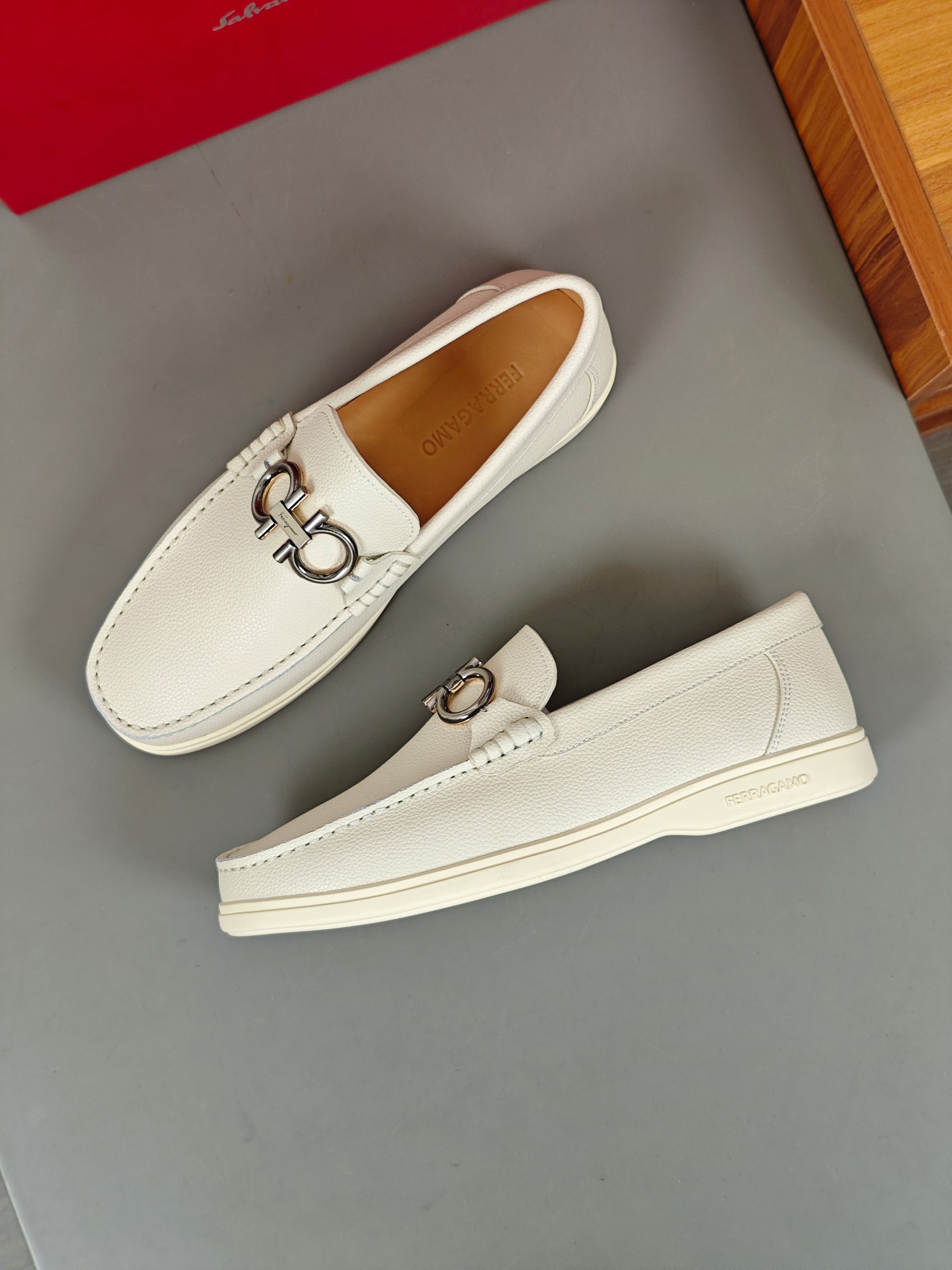 Punto explosivo nuevo en los estantes, zapatos de frijol de alta calidad para hombre Ferragamo de al