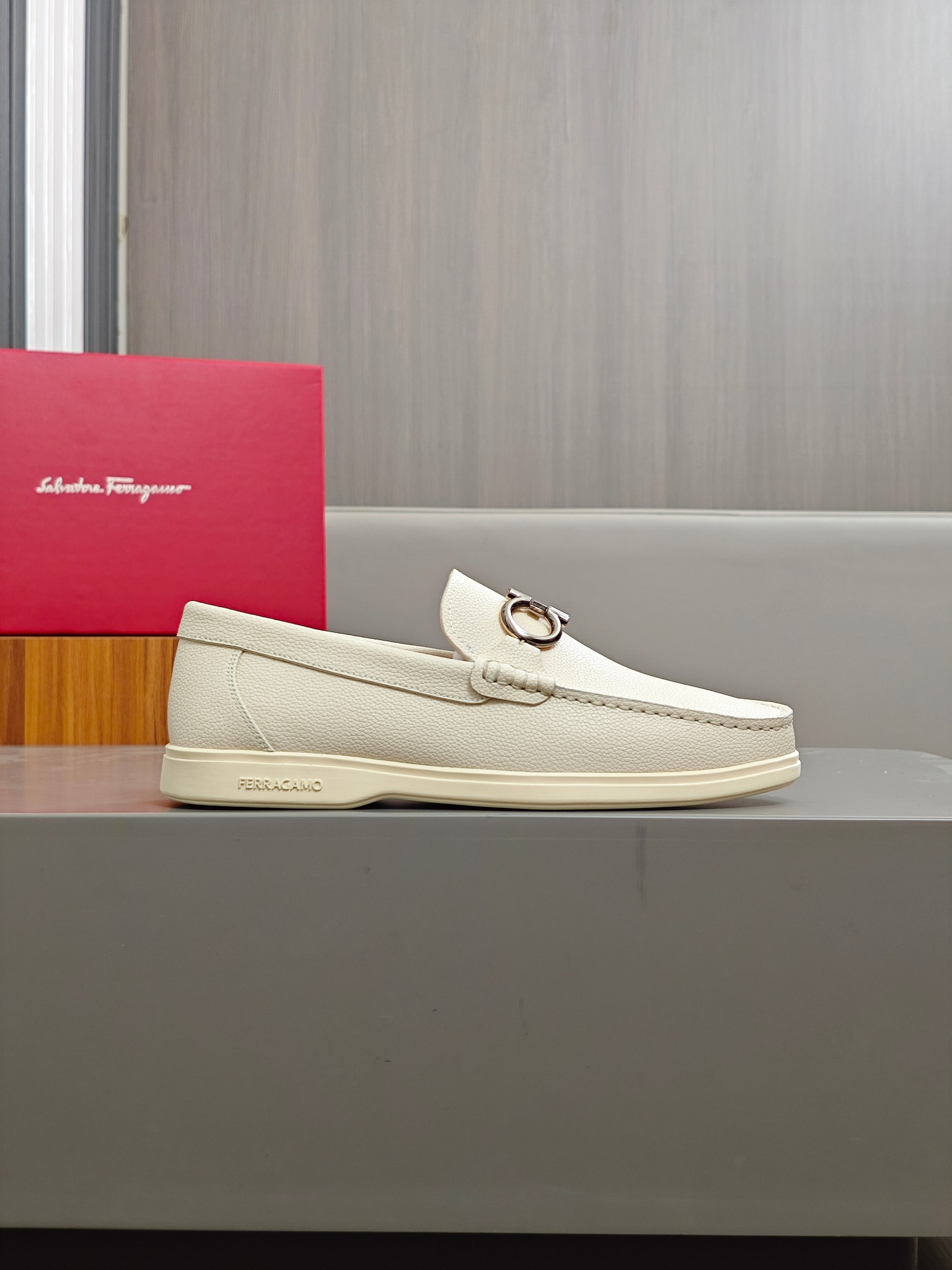 Punto explosivo nuevo en los estantes, zapatos de frijol de alta calidad para hombre Ferragamo de al