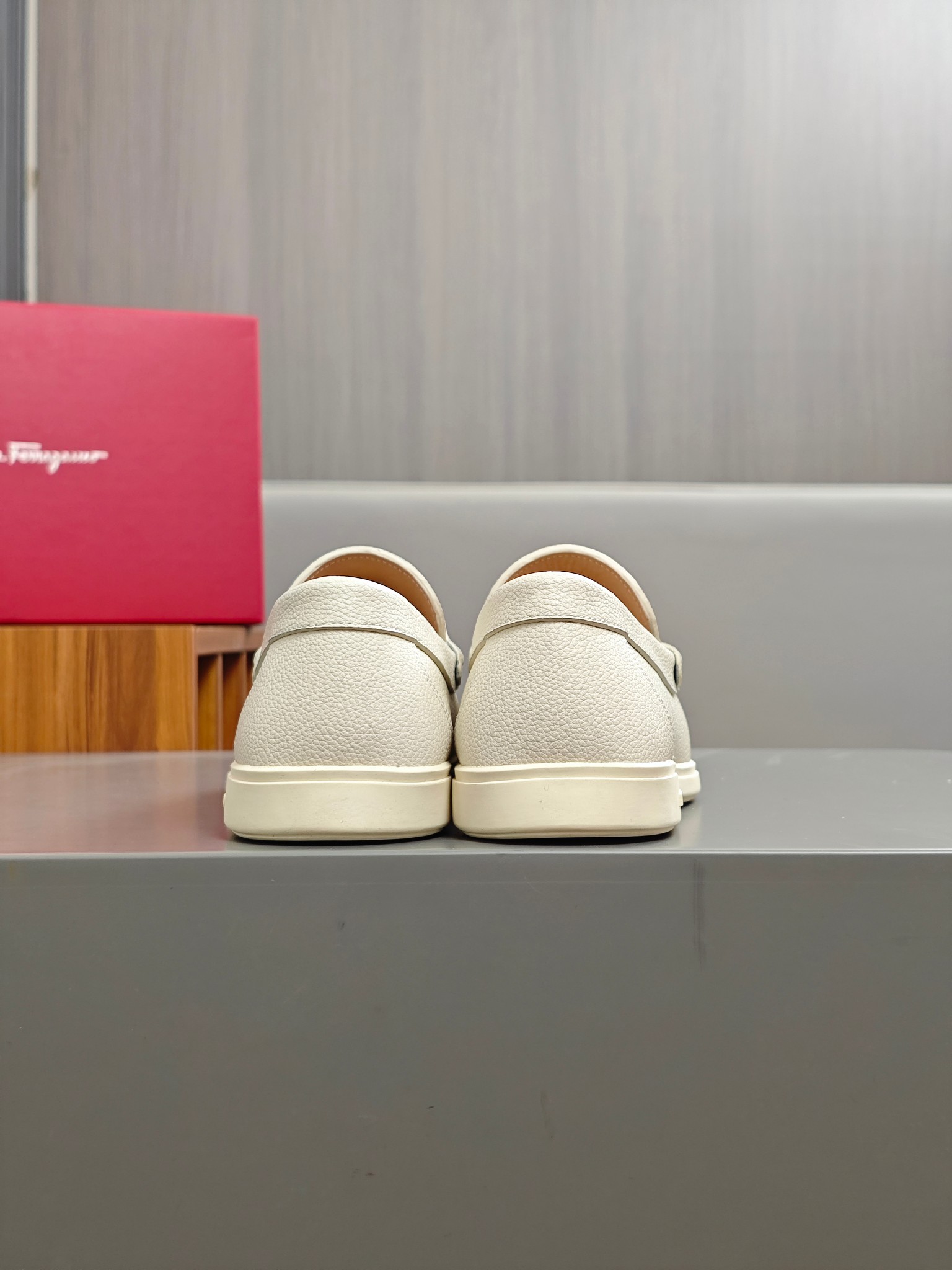 Punto explosivo nuevo en los estantes, zapatos de frijol de alta calidad para hombre Ferragamo de al