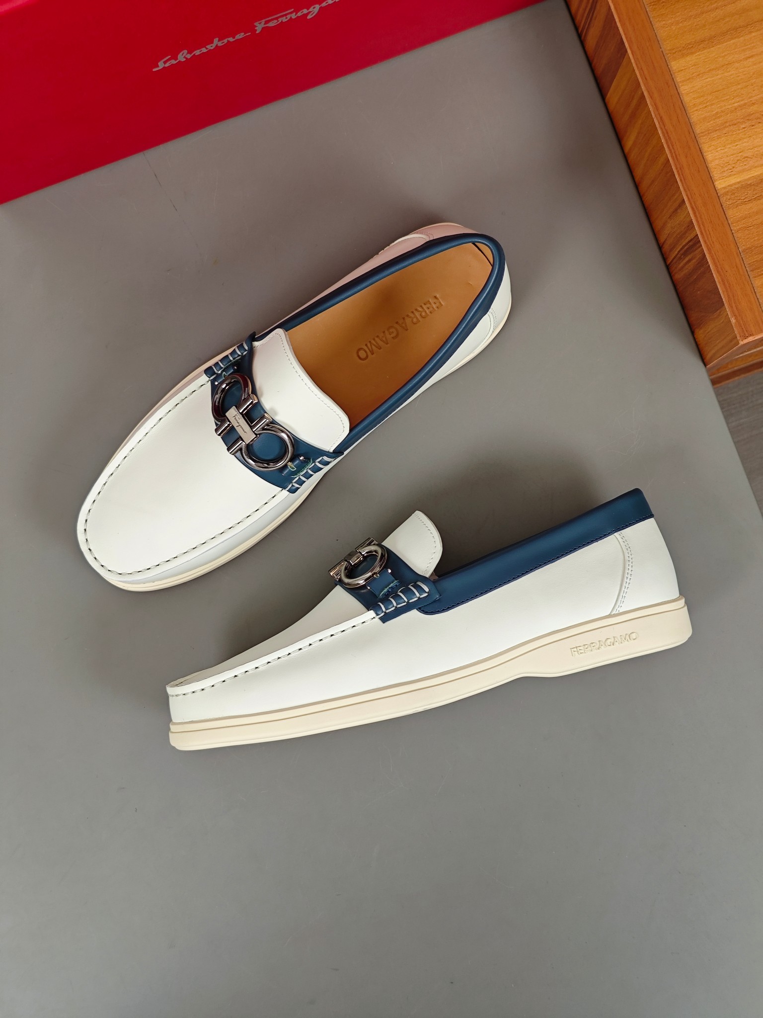 Punto explosivo nuevo en los estantes, zapatos de frijol de alta calidad para hombre Ferragamo de al