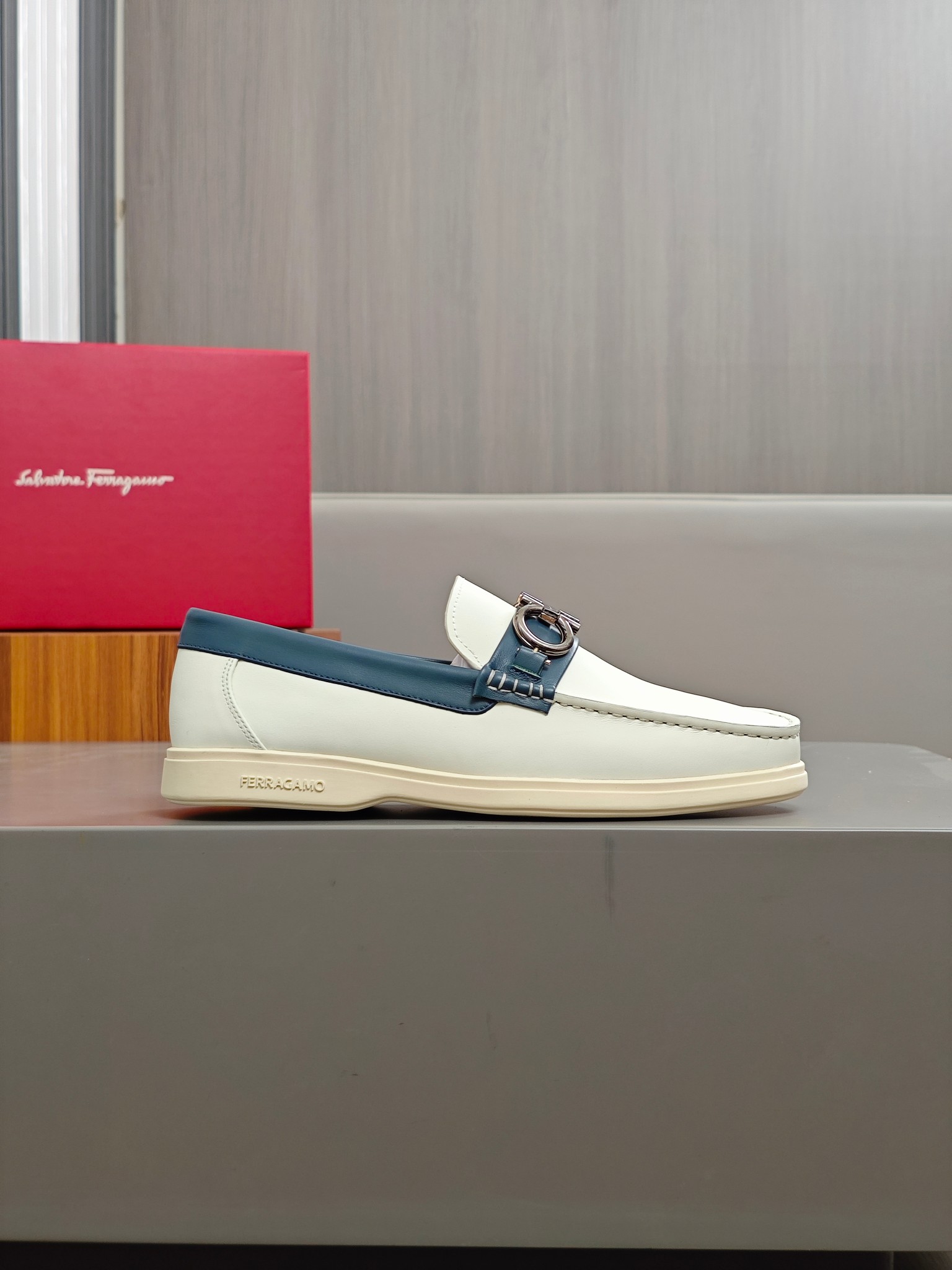 Punto explosivo nuevo en los estantes, zapatos de frijol de alta calidad para hombre Ferragamo de al