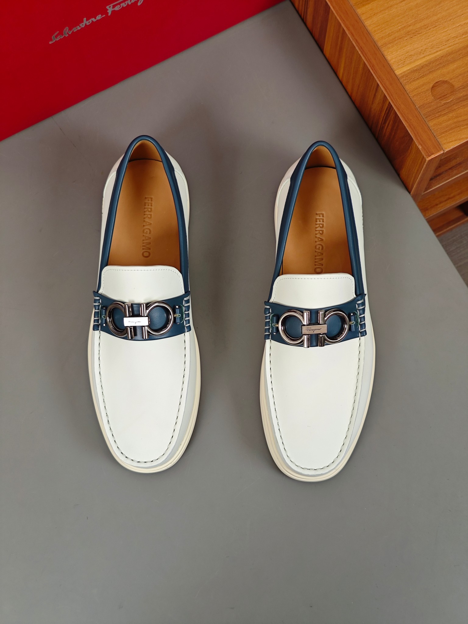 Punto explosivo nuevo en los estantes, zapatos de frijol de alta calidad para hombre Ferragamo de al