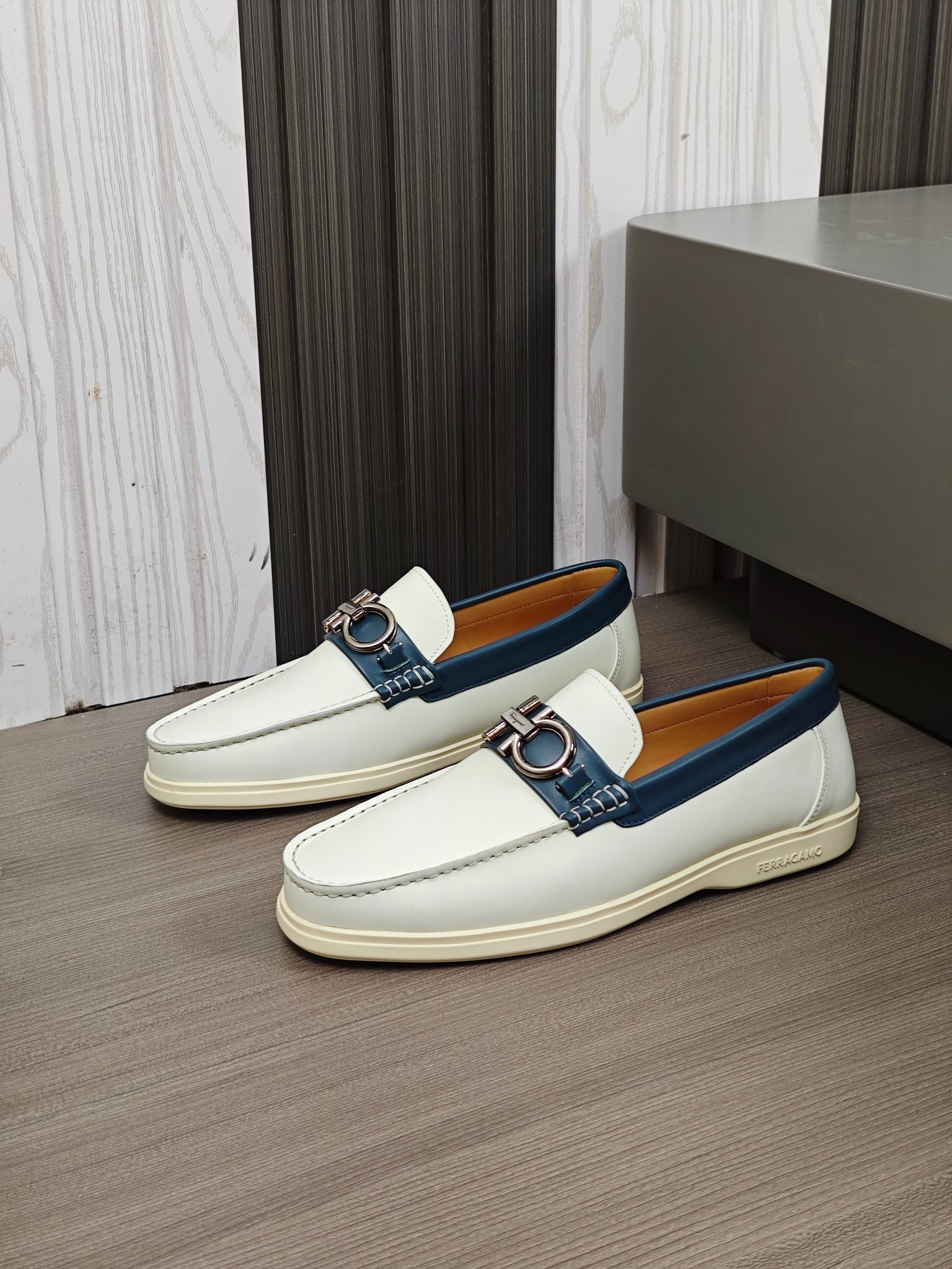 Punto explosivo nuevo en los estantes, zapatos de frijol de alta calidad para hombre Ferragamo de al