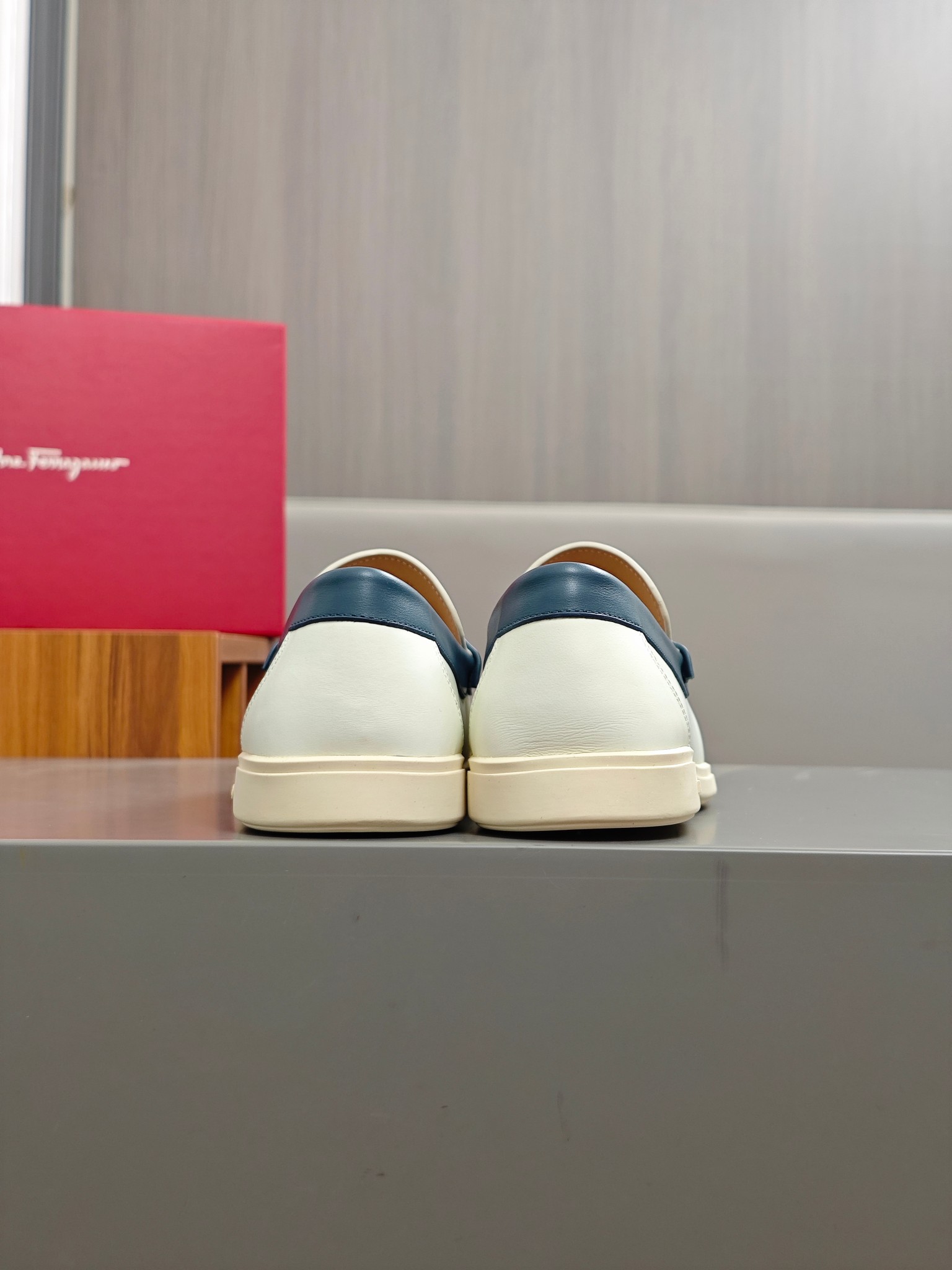 Punto explosivo nuevo en los estantes, zapatos de frijol de alta calidad para hombre Ferragamo de al