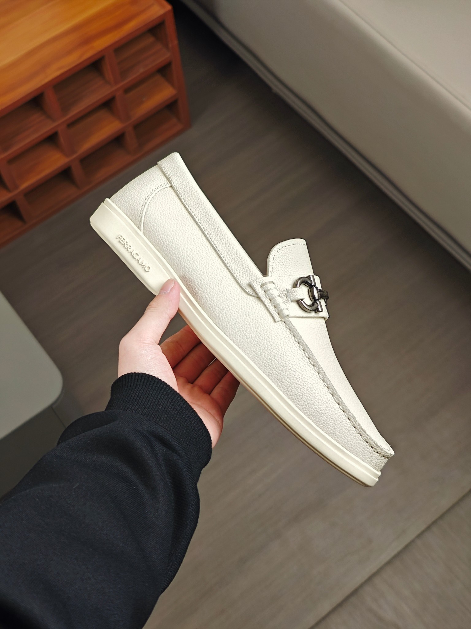 Punto explosivo nuevo en los estantes, zapatos de frijol de alta calidad para hombre Ferragamo de al