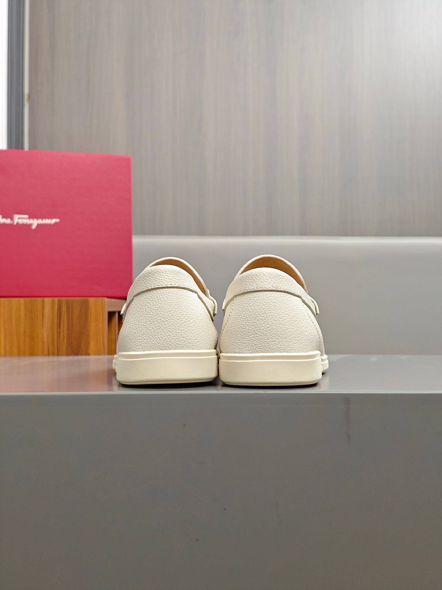 Punto explosivo nuevo en los estantes, zapatos de frijol de alta calidad para hombre Ferragamo de al
