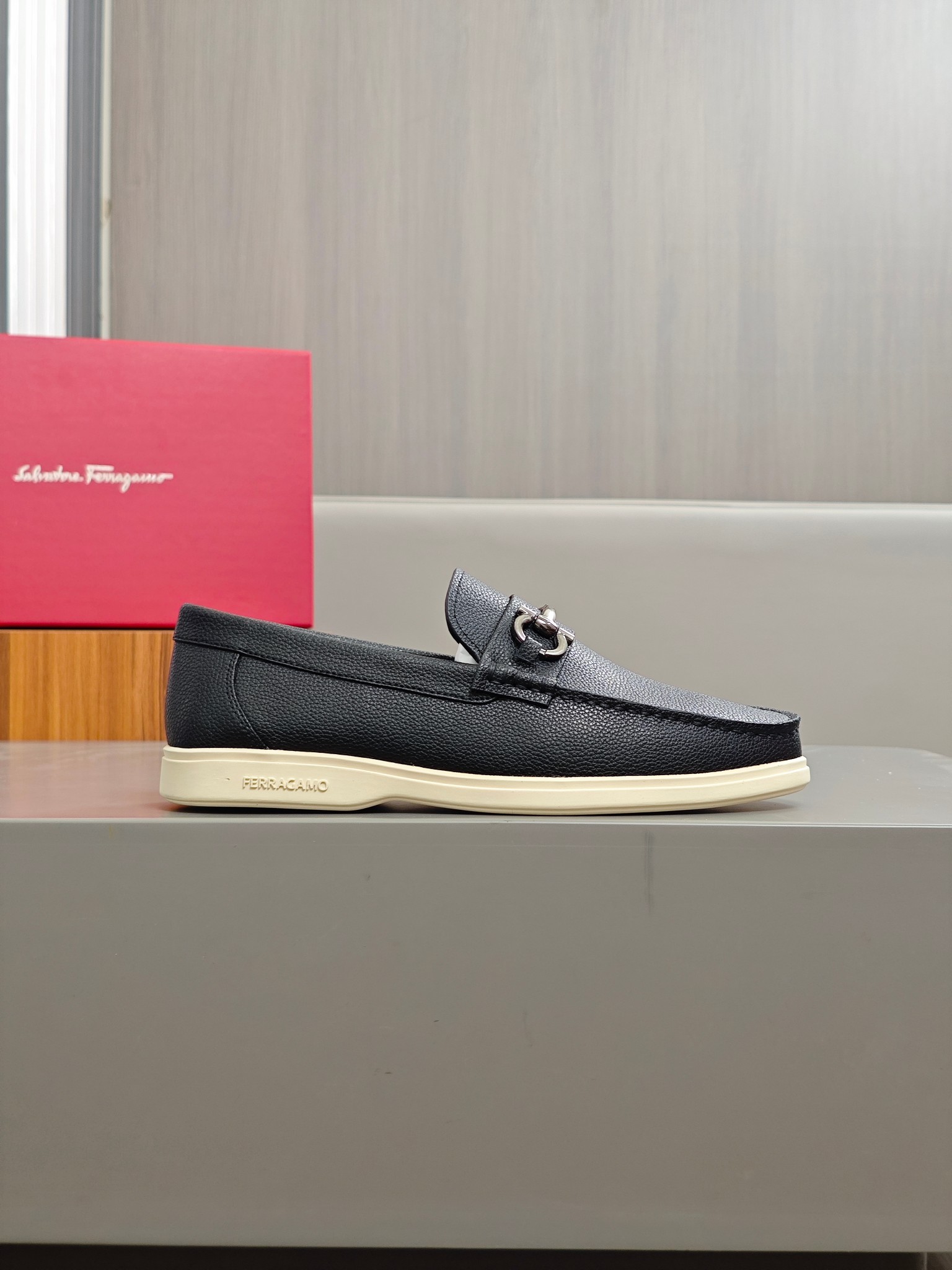 Punto explosivo nuevo en los estantes, zapatos de frijol de alta calidad para hombre Ferragamo de al
