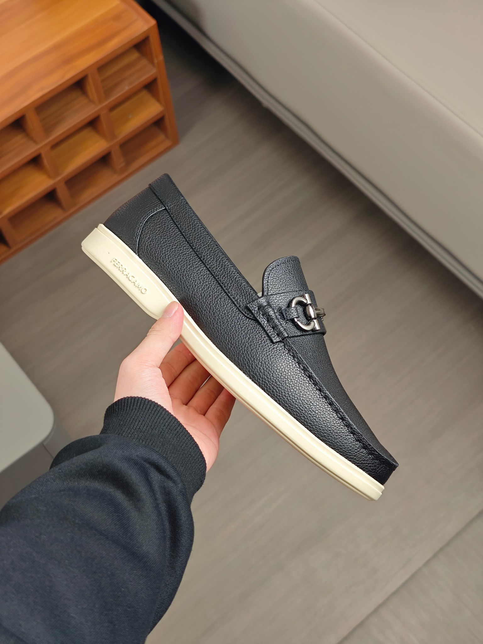 Punto explosivo nuevo en los estantes, zapatos de frijol de alta calidad para hombre Ferragamo de al
