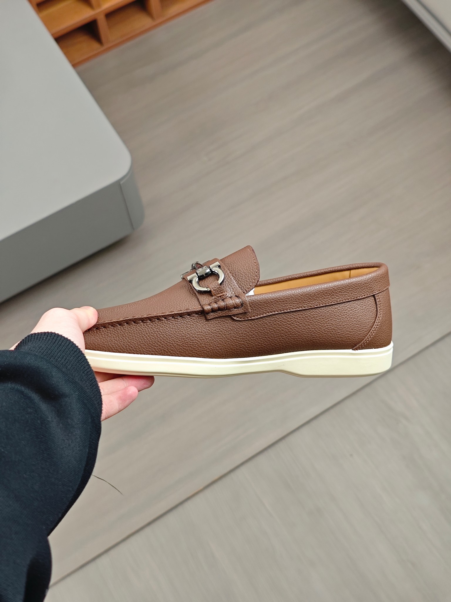 Punto explosivo nuevo en los estantes, zapatos de frijol de alta calidad para hombre Ferragamo de al