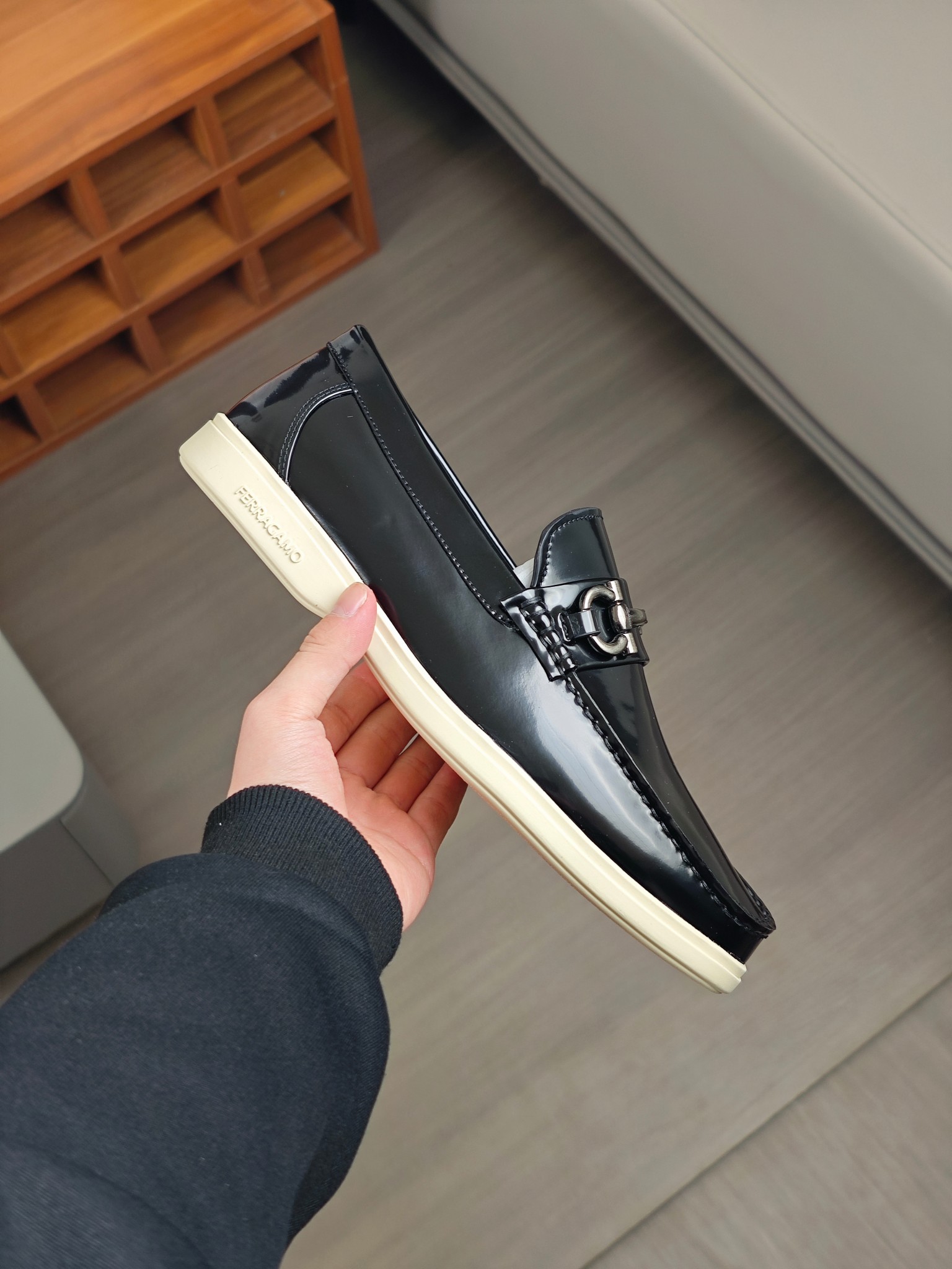 Punto explosivo nuevo en los estantes, zapatos de frijol de alta calidad para hombre Ferragamo de al
