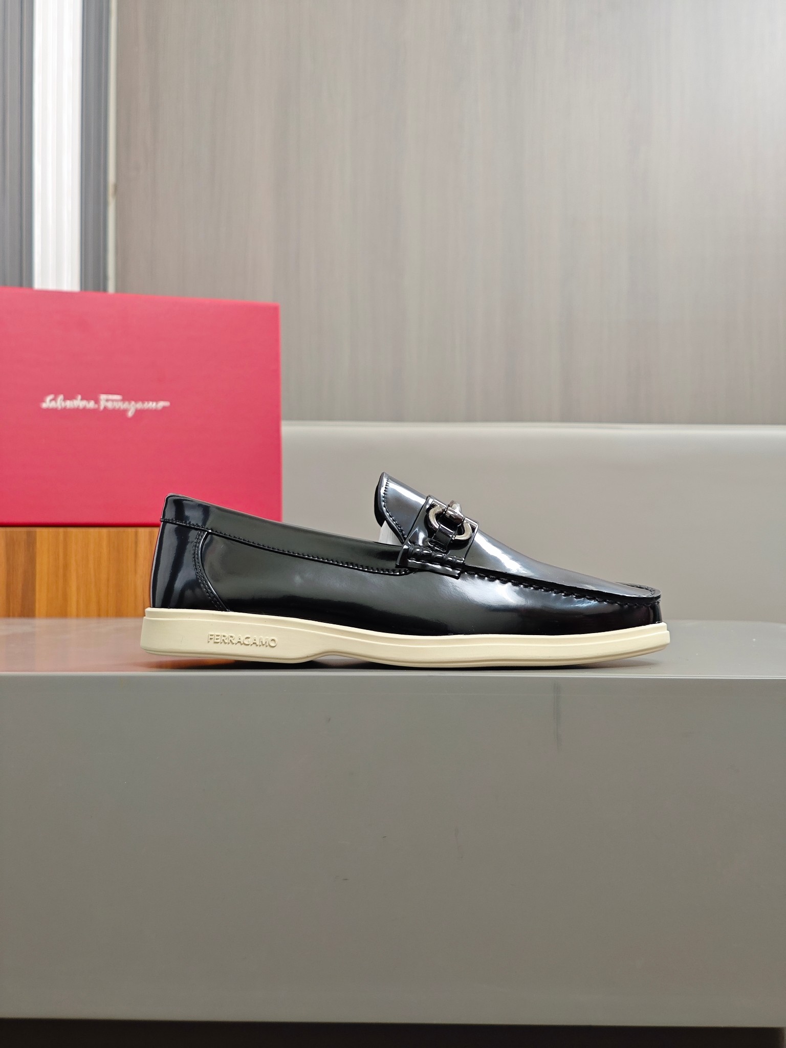 Punto explosivo nuevo en los estantes, zapatos de frijol de alta calidad para hombre Ferragamo de al
