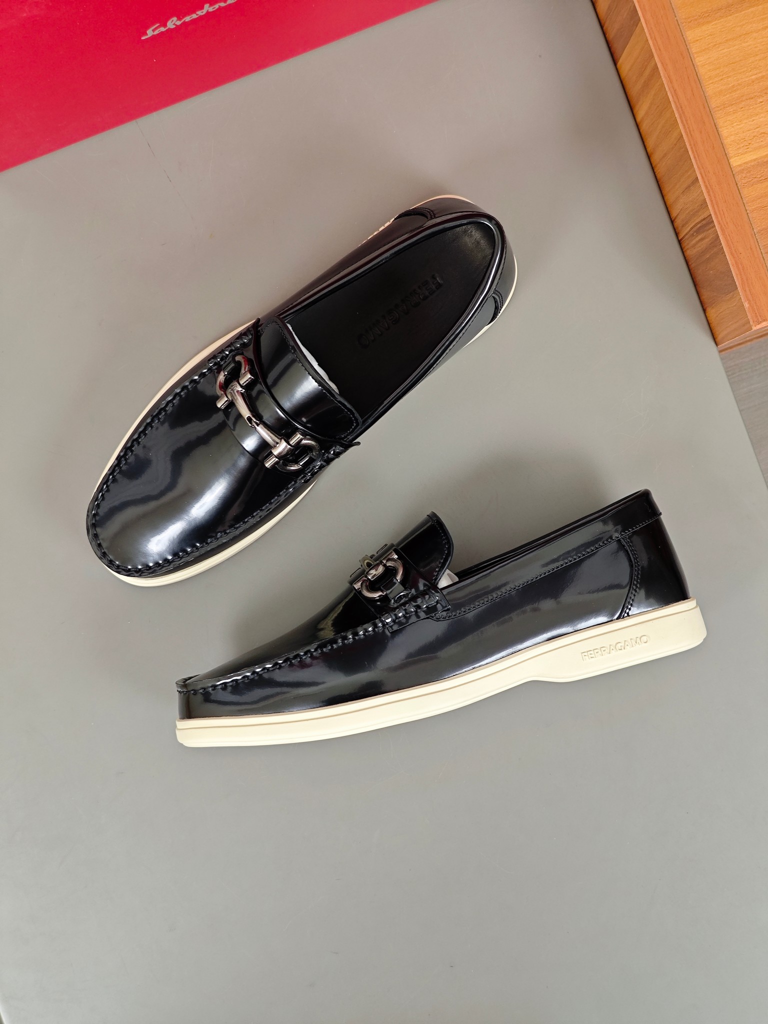 Punto explosivo nuevo en los estantes, zapatos de frijol de alta calidad para hombre Ferragamo de al