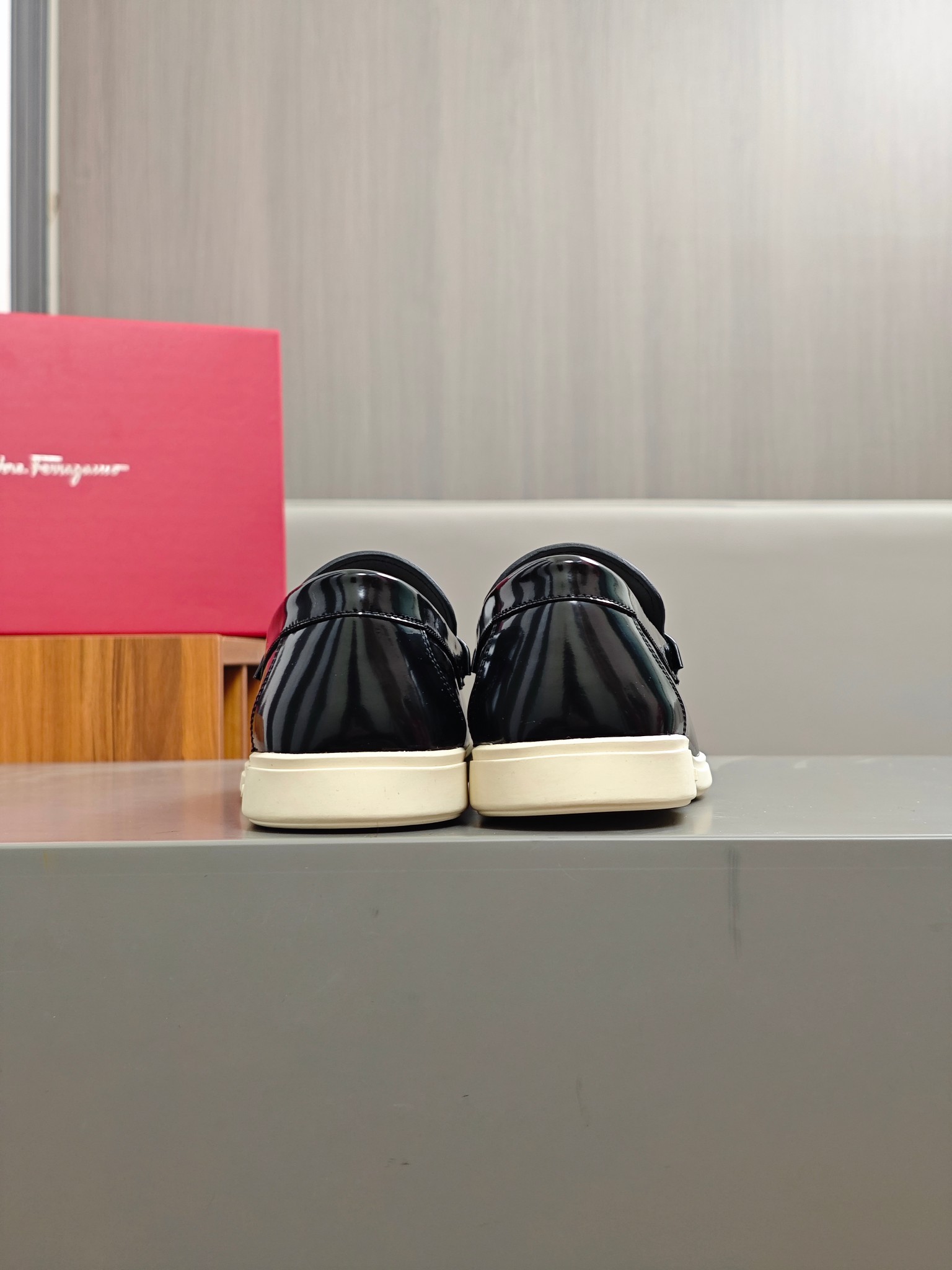 Punto explosivo nuevo en los estantes, zapatos de frijol de alta calidad para hombre Ferragamo de al