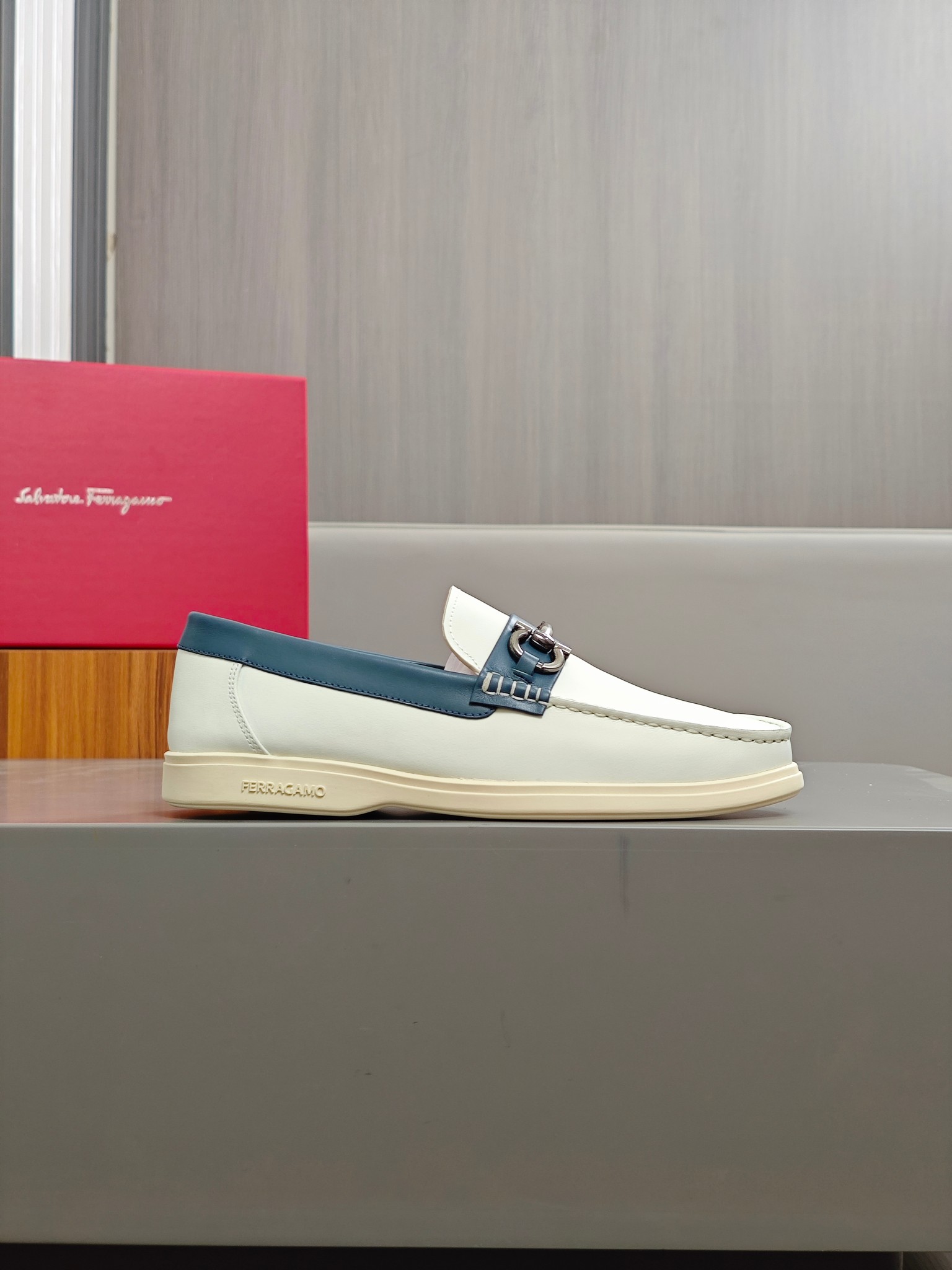 Punto explosivo nuevo en los estantes, zapatos de frijol de alta calidad para hombre Ferragamo de al
