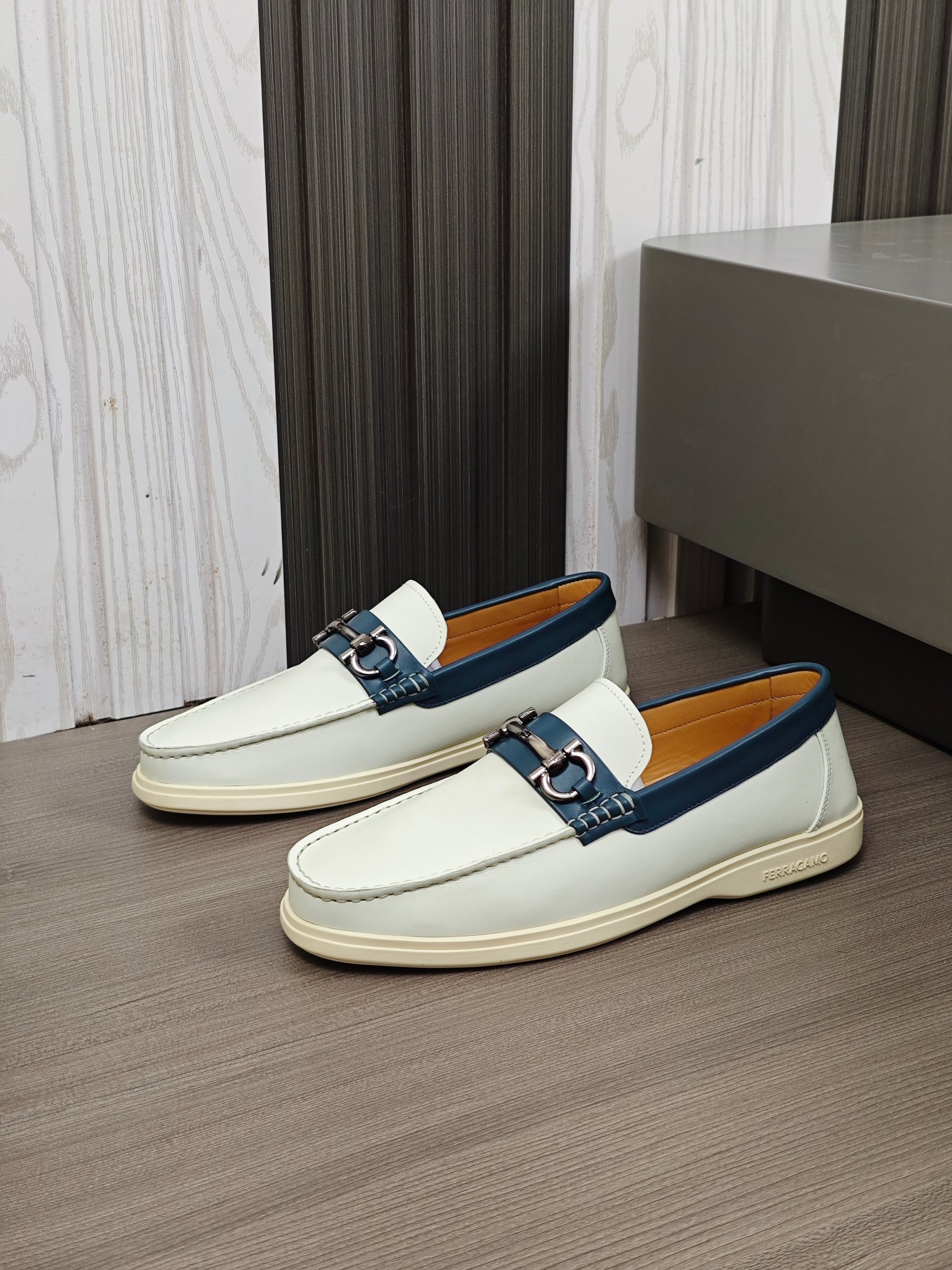 Punto explosivo nuevo en los estantes, zapatos de frijol de alta calidad para hombre Ferragamo de al