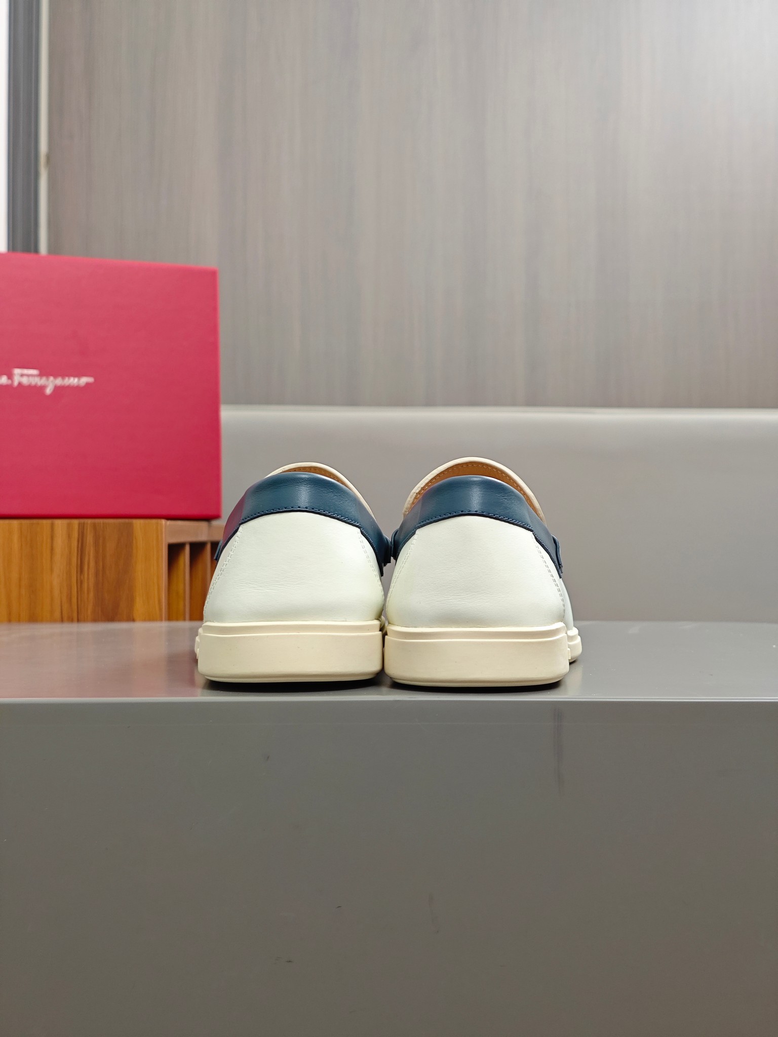 Punto explosivo nuevo en los estantes, zapatos de frijol de alta calidad para hombre Ferragamo de al