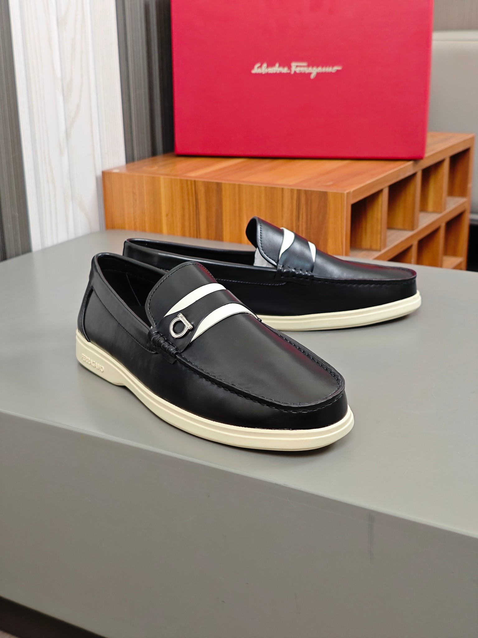 Punto explosivo nuevo en los estantes, zapatos de frijol de alta calidad para hombre Ferragamo de al