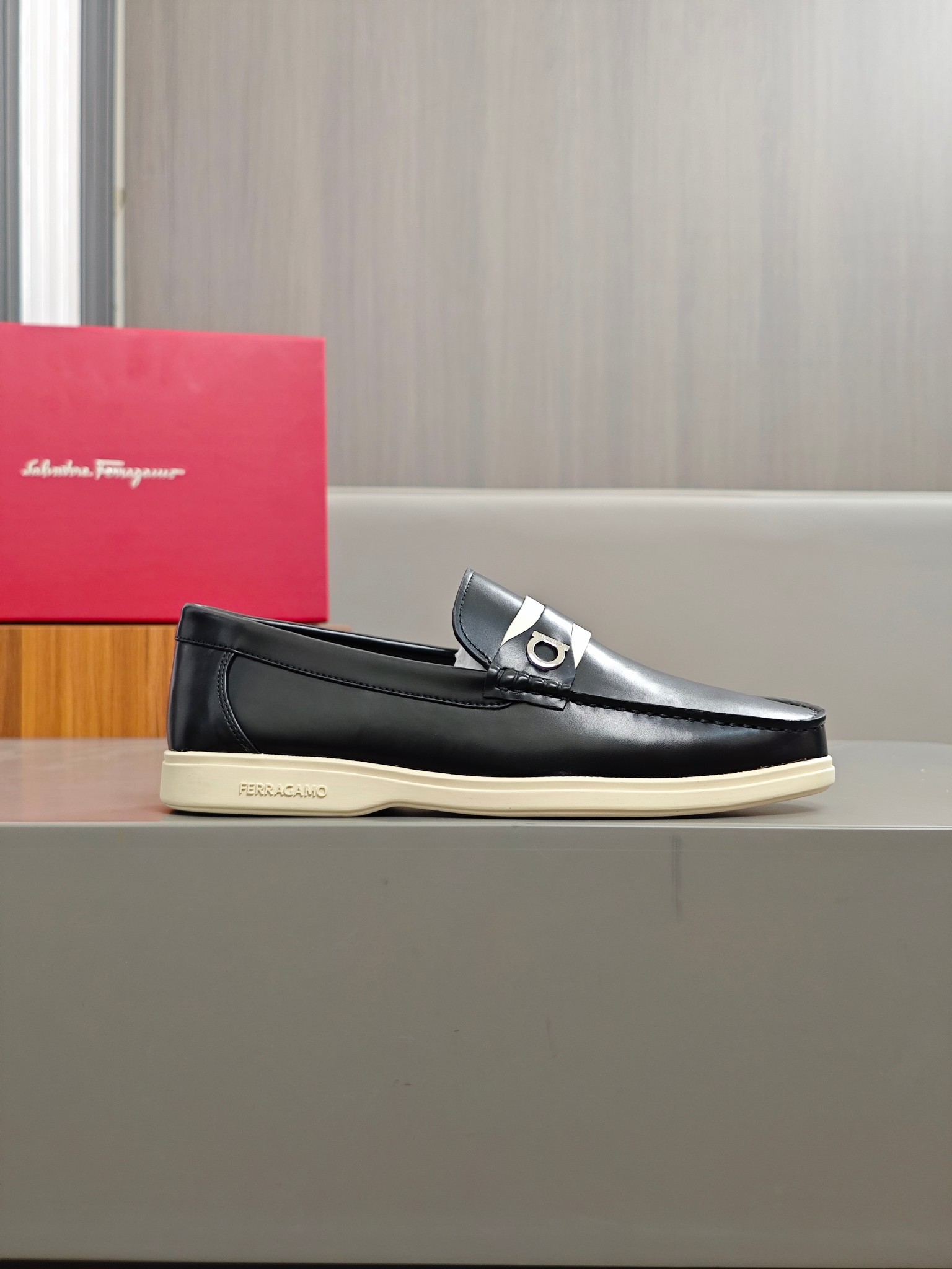 Punto explosivo nuevo en los estantes, zapatos de frijol de alta calidad para hombre Ferragamo de al