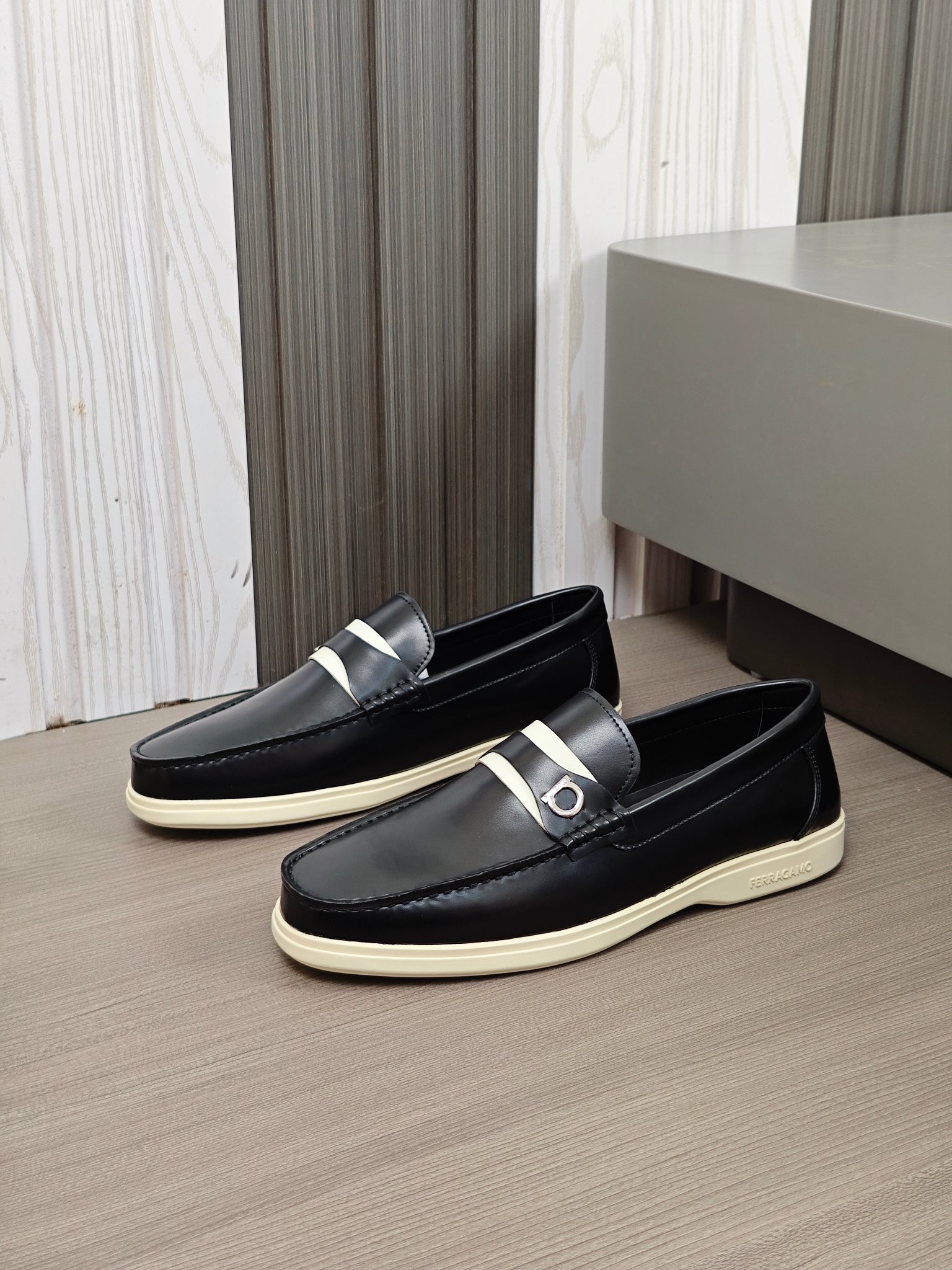 Punto explosivo nuevo en los estantes, zapatos de frijol de alta calidad para hombre Ferragamo de al