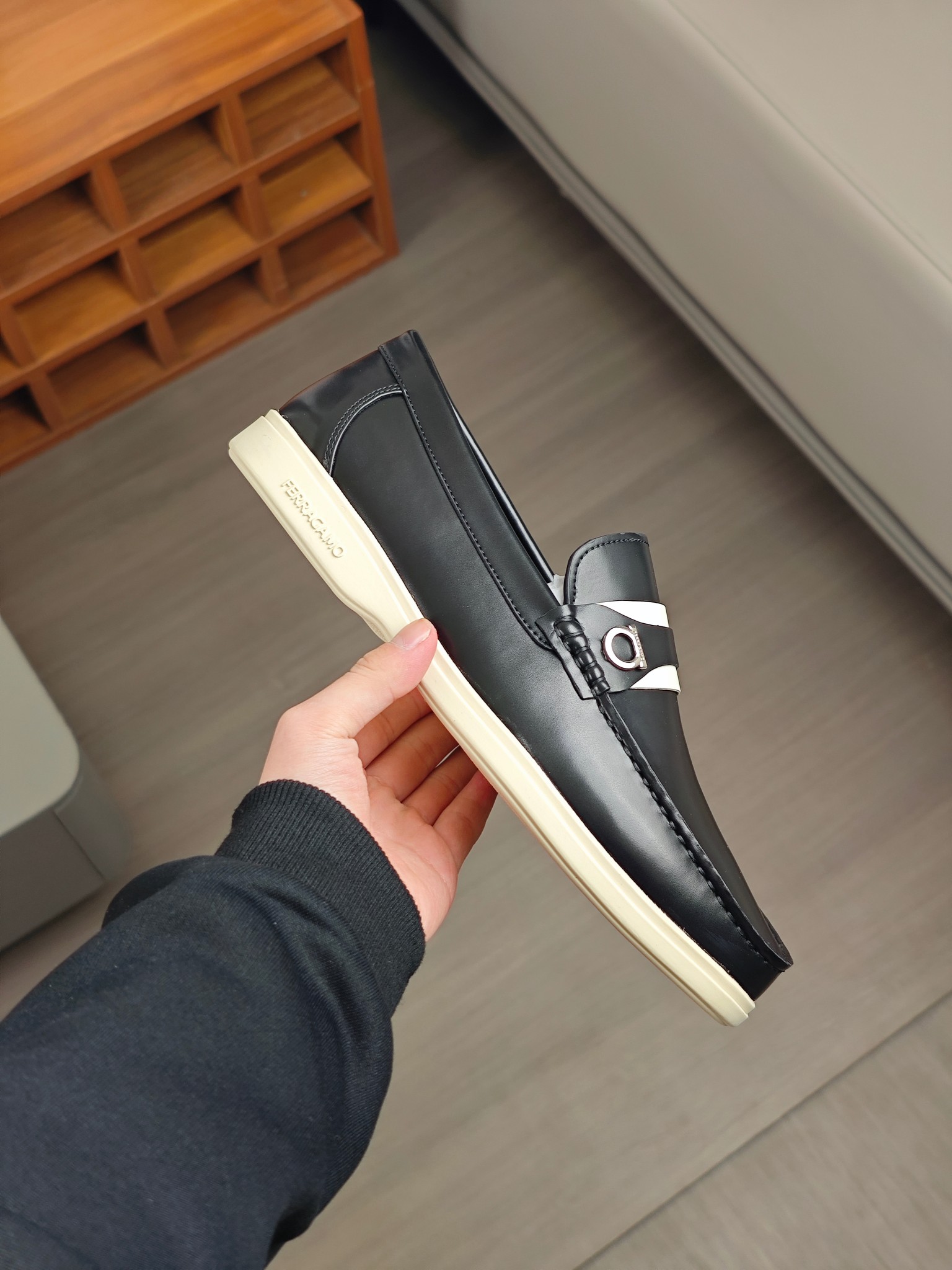 Punto explosivo nuevo en los estantes, zapatos de frijol de alta calidad para hombre Ferragamo de al