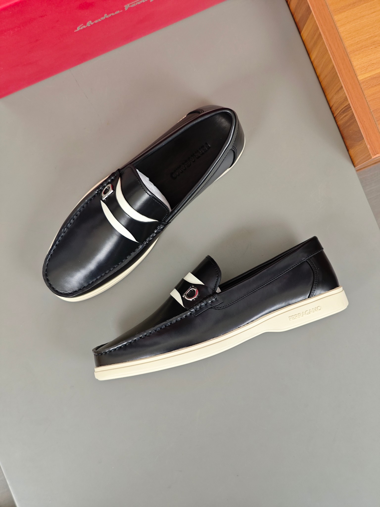 Punto explosivo nuevo en los estantes, zapatos de frijol de alta calidad para hombre Ferragamo de al