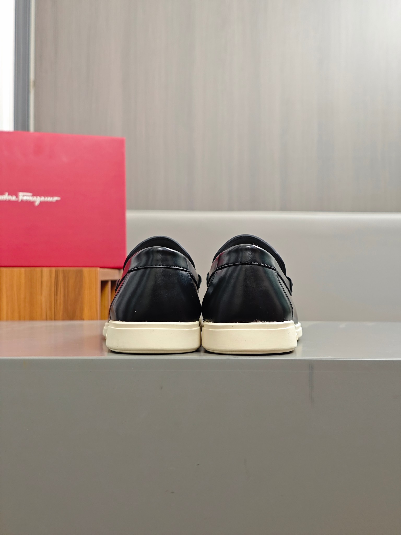Punto explosivo nuevo en los estantes, zapatos de frijol de alta calidad para hombre Ferragamo de al