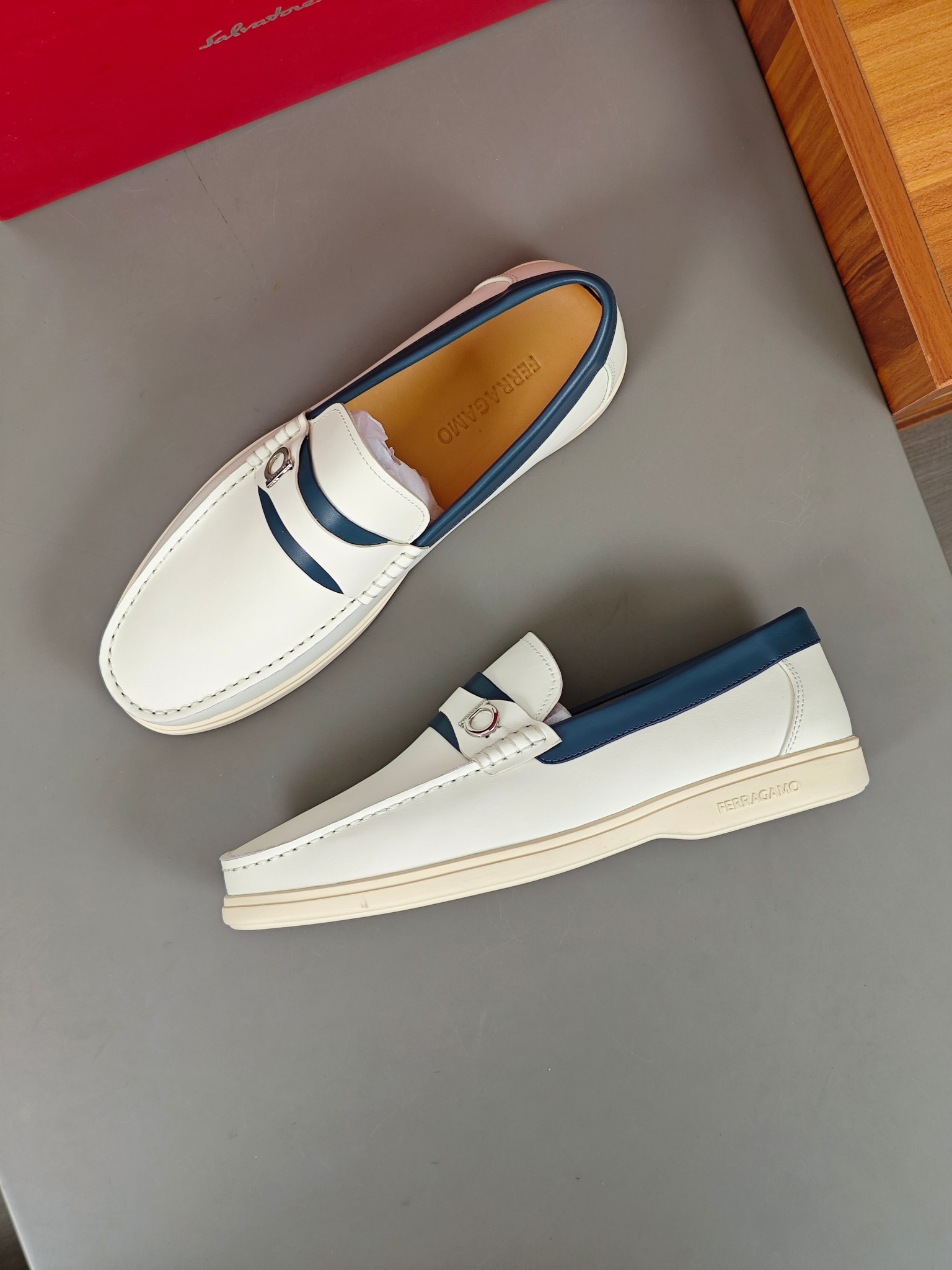 Punto explosivo nuevo en los estantes, zapatos de frijol de alta calidad para hombre Ferragamo de al