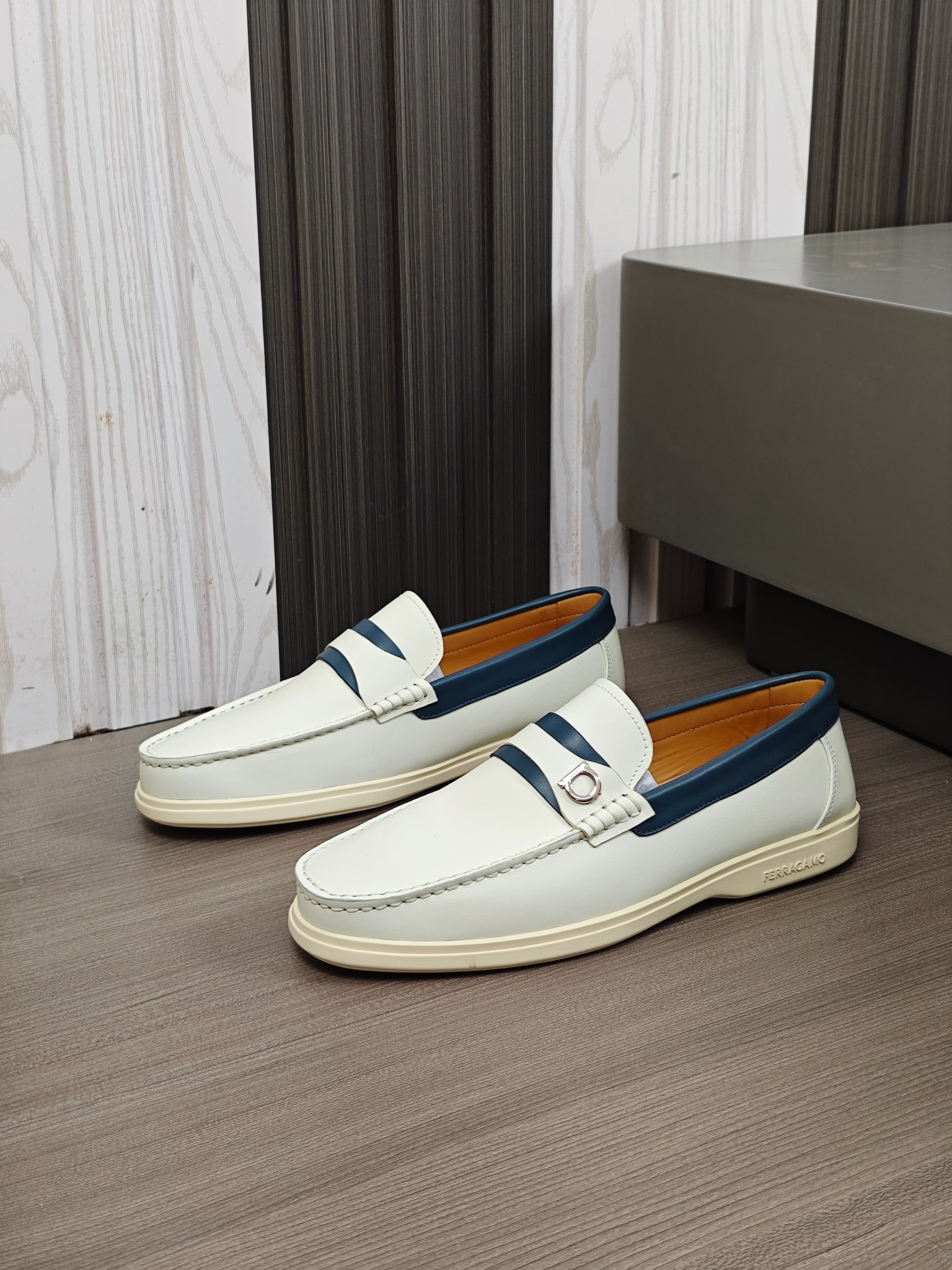Punto explosivo nuevo en los estantes, zapatos de frijol de alta calidad para hombre Ferragamo de al