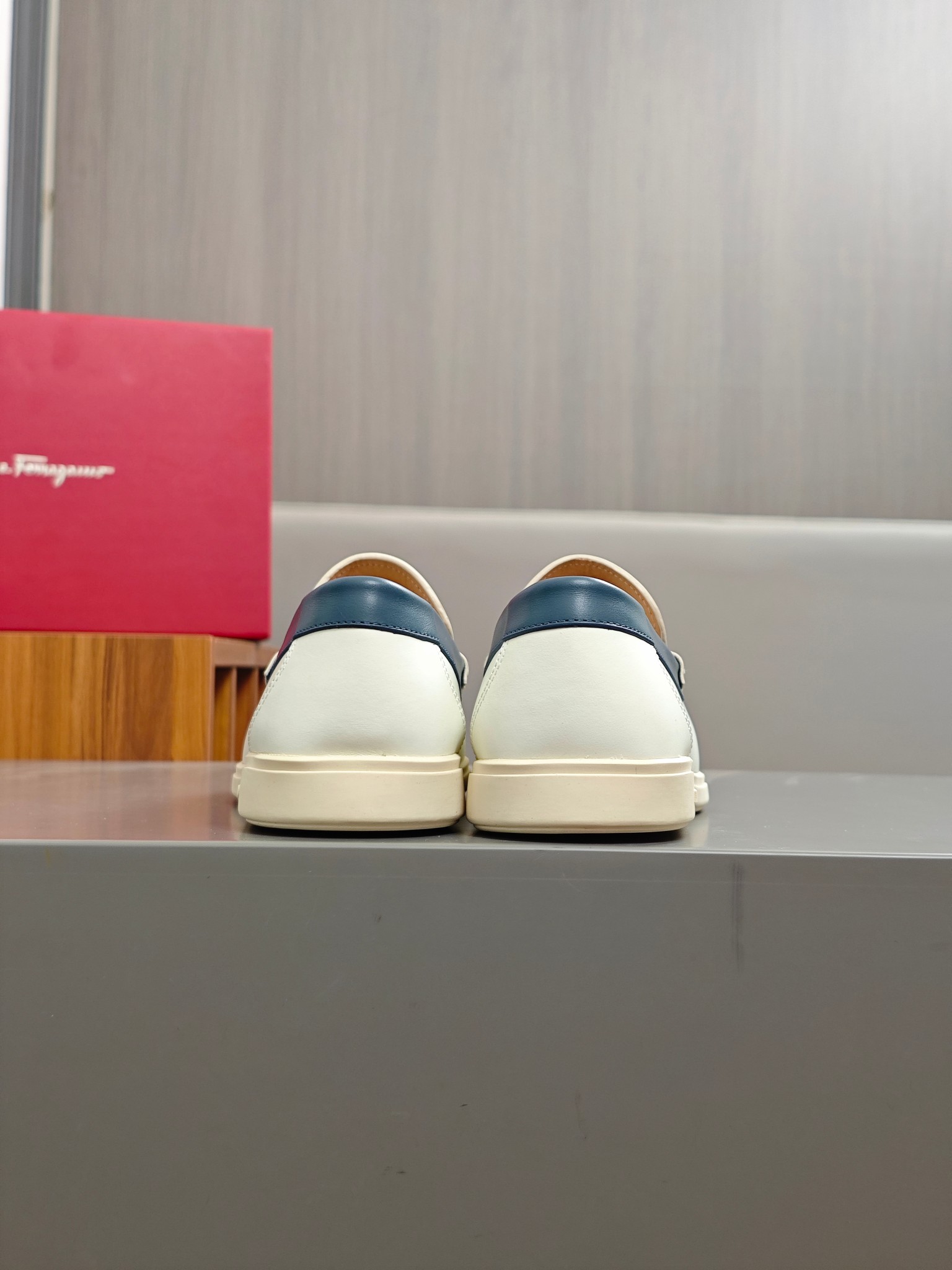 Punto explosivo nuevo en los estantes, zapatos de frijol de alta calidad para hombre Ferragamo de al