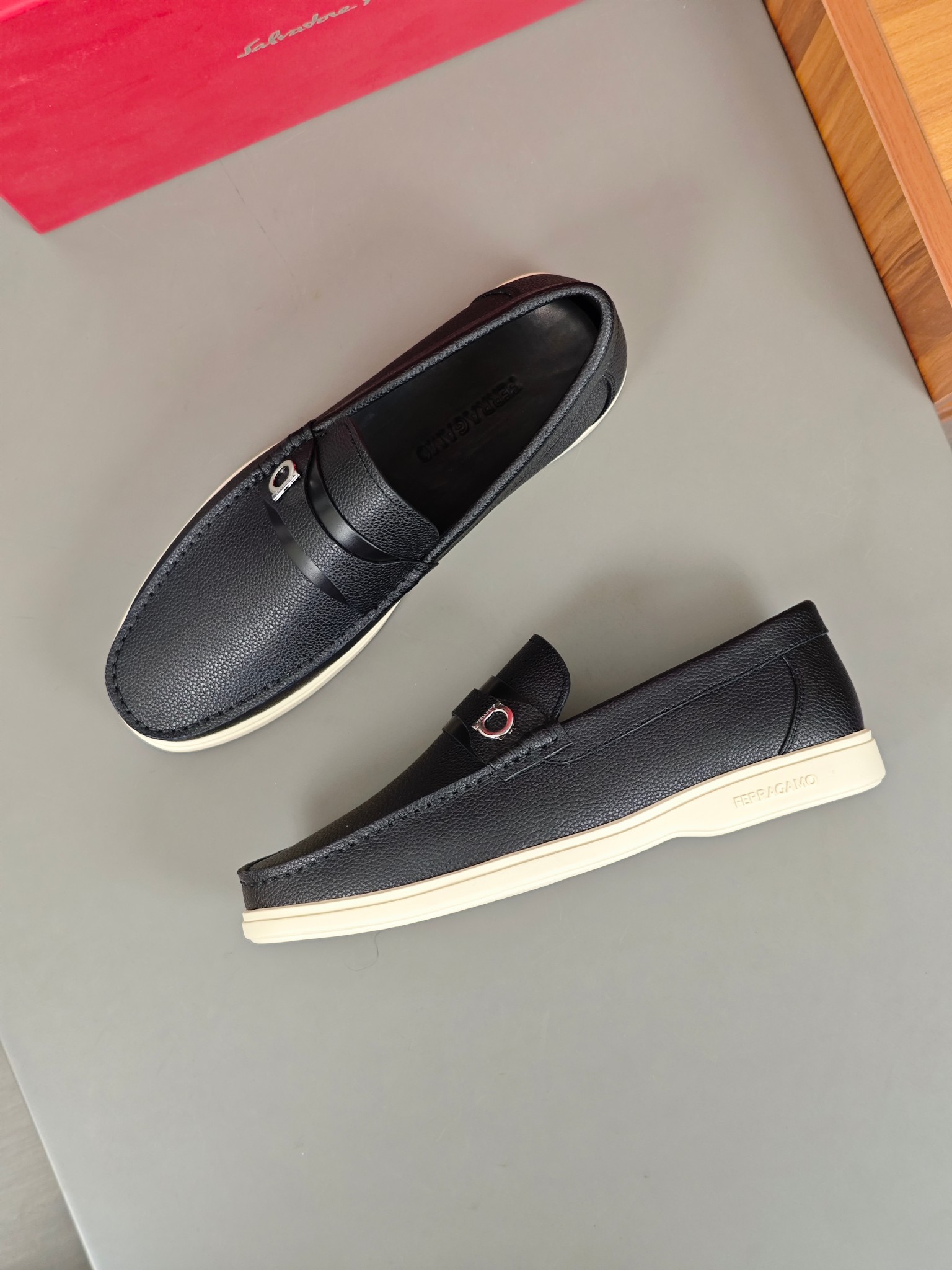 Punto explosivo nuevo en los estantes, zapatos de frijol de alta calidad para hombre Ferragamo de al
