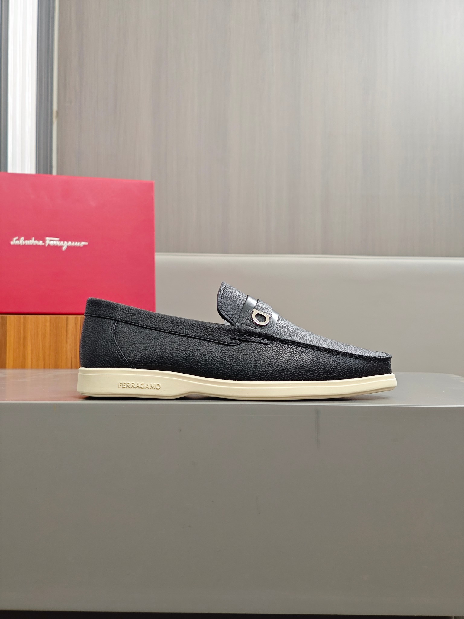 Punto explosivo nuevo en los estantes, zapatos de frijol de alta calidad para hombre Ferragamo de al