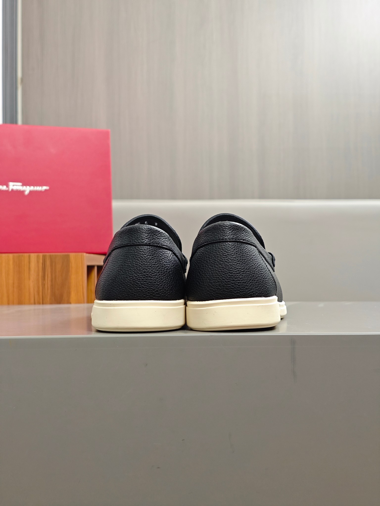 Punto explosivo nuevo en los estantes, zapatos de frijol de alta calidad para hombre Ferragamo de al