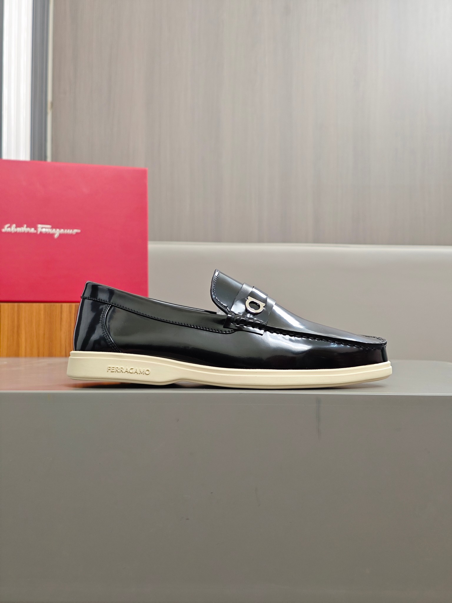Punto explosivo nuevo en los estantes, zapatos de frijol de alta calidad para hombre Ferragamo de al