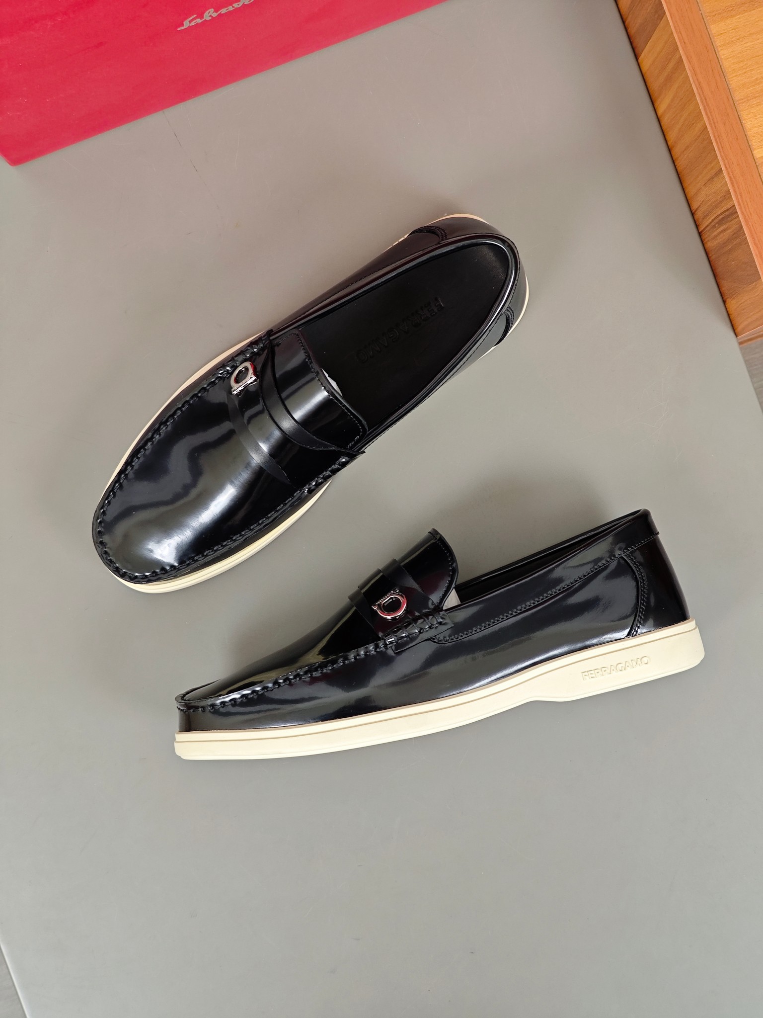Punto explosivo nuevo en los estantes, zapatos de frijol de alta calidad para hombre Ferragamo de al