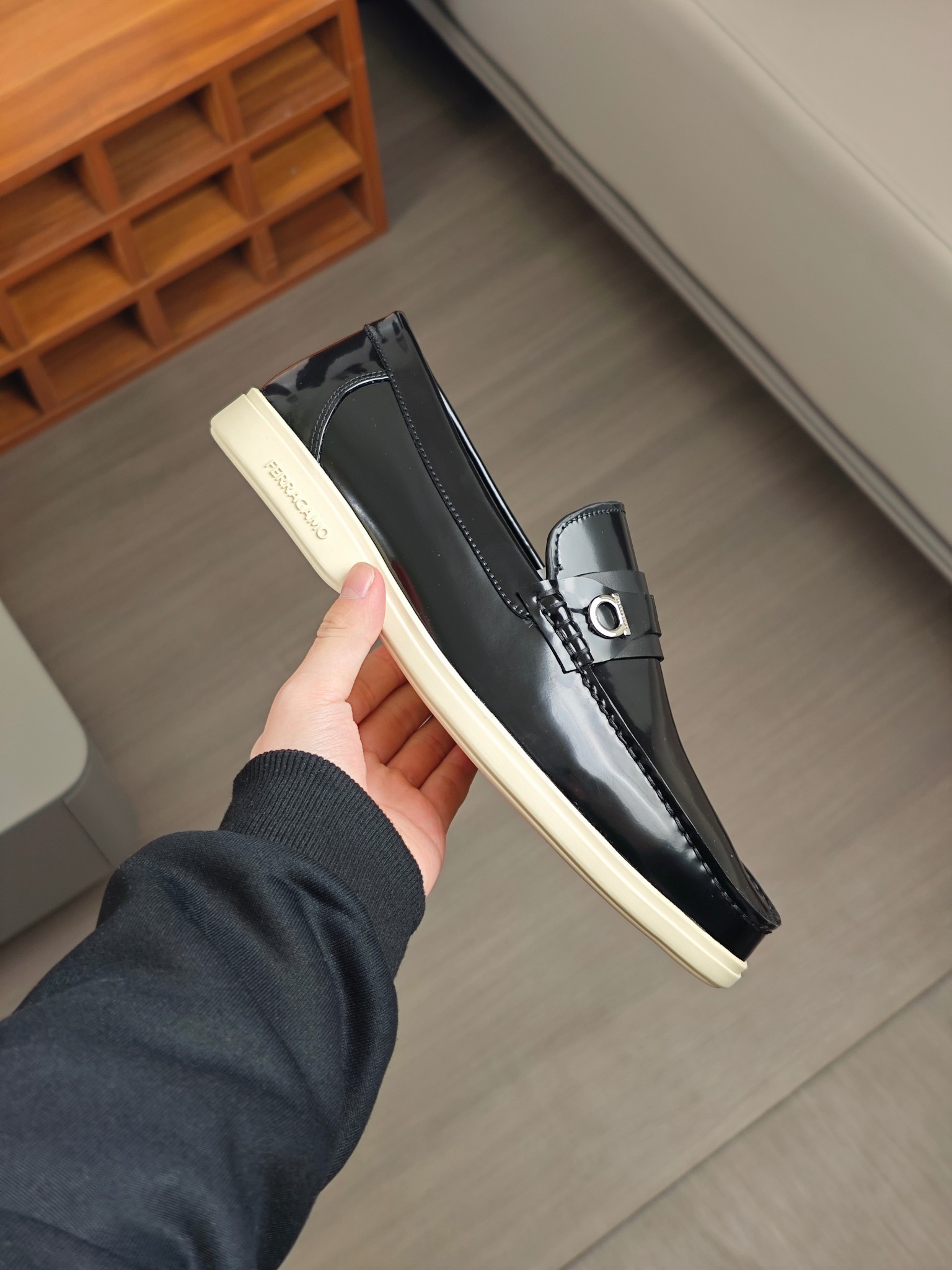 Punto explosivo nuevo en los estantes, zapatos de frijol de alta calidad para hombre Ferragamo de al
