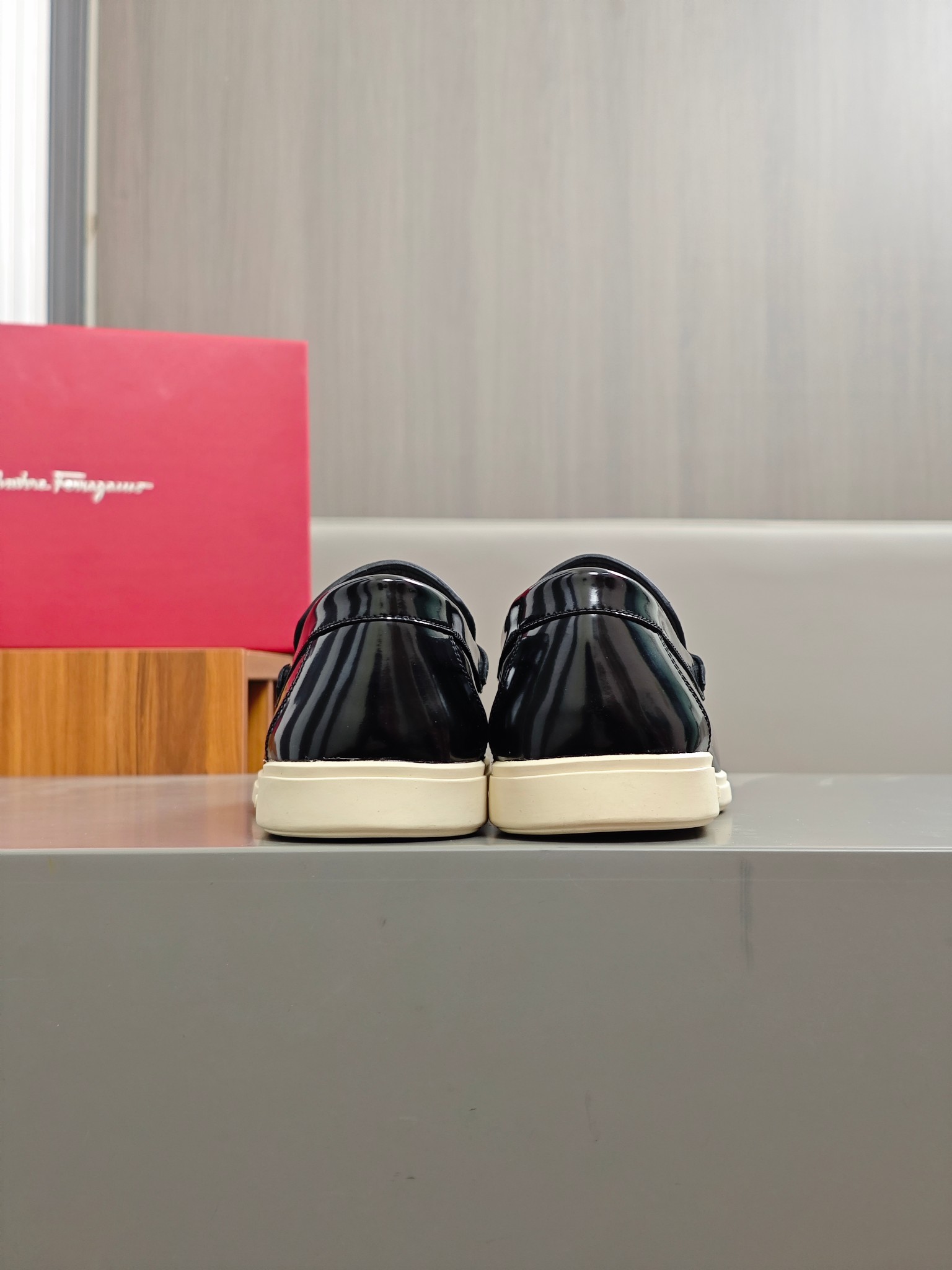 Punto explosivo nuevo en los estantes, zapatos de frijol de alta calidad para hombre Ferragamo de al