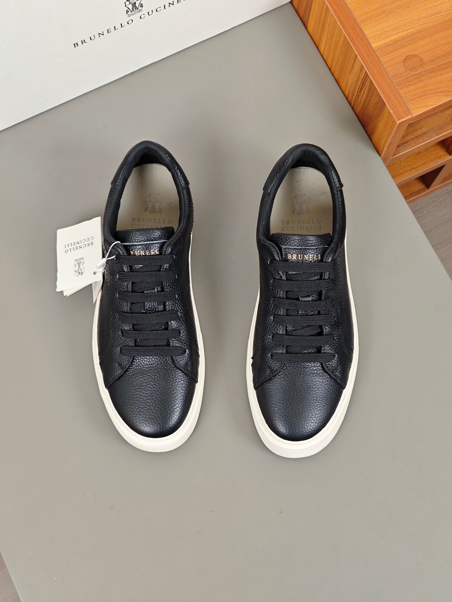 Brunello Cucinelli 2025 ss primavera y verano nuevos zapatos de los hombres a que se refiere (BC) Es