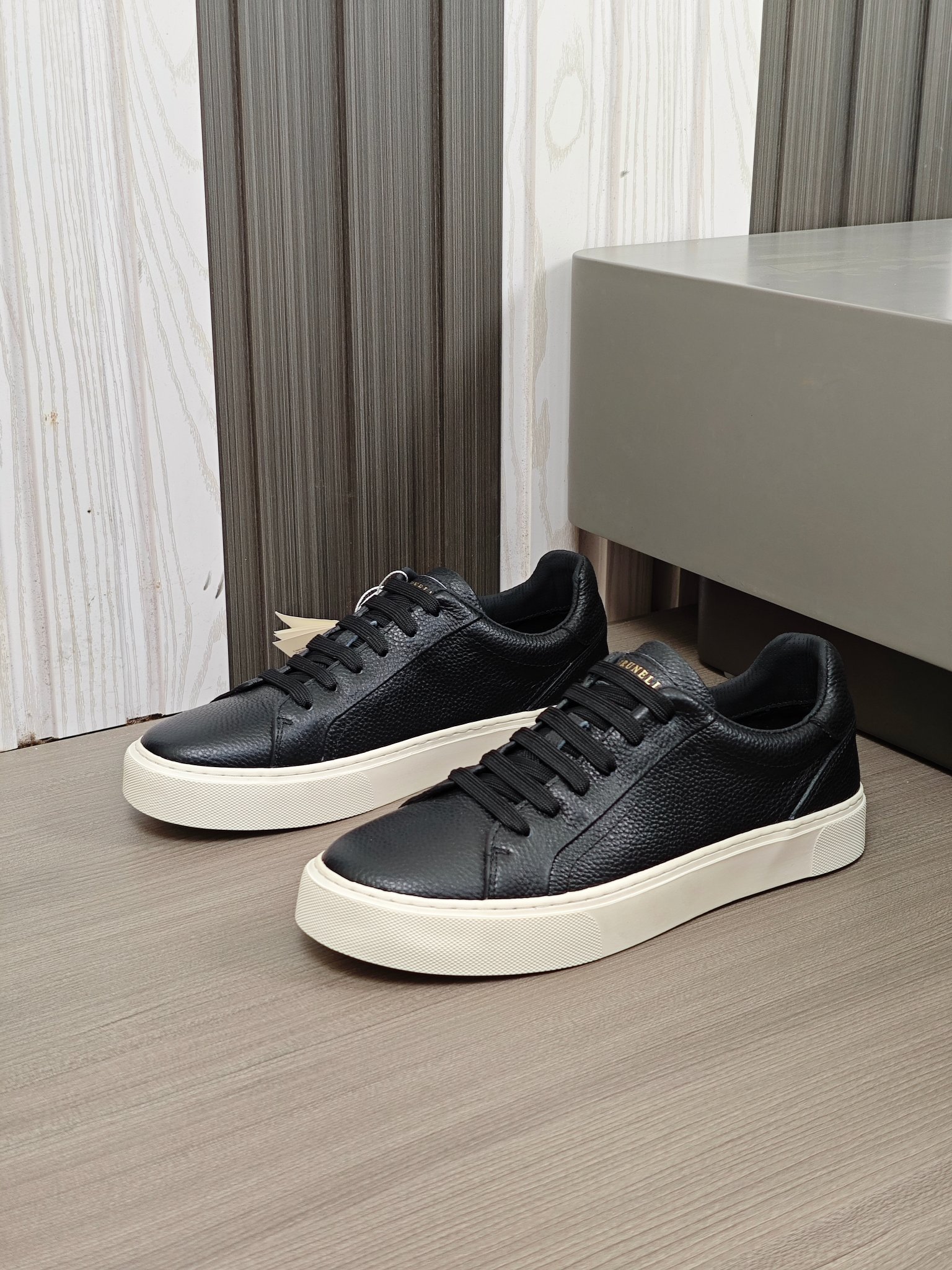 Brunello Cucinelli 2025 ss primavera y verano nuevos zapatos de los hombres a que se refiere (BC) Es