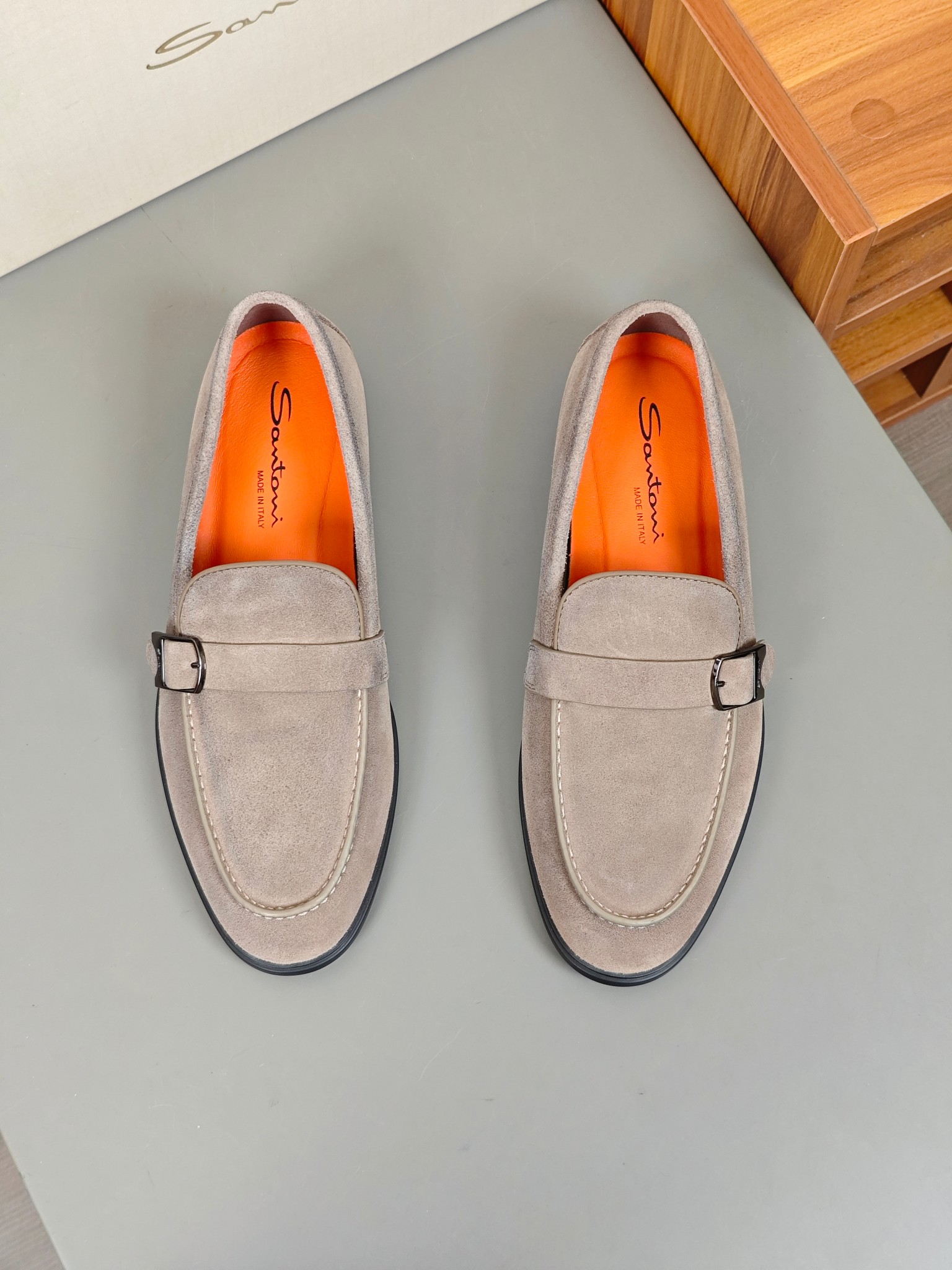 High-quality Handmade Italian Men’s Recreational Shoes by Santoni – Comfort and Style Combined