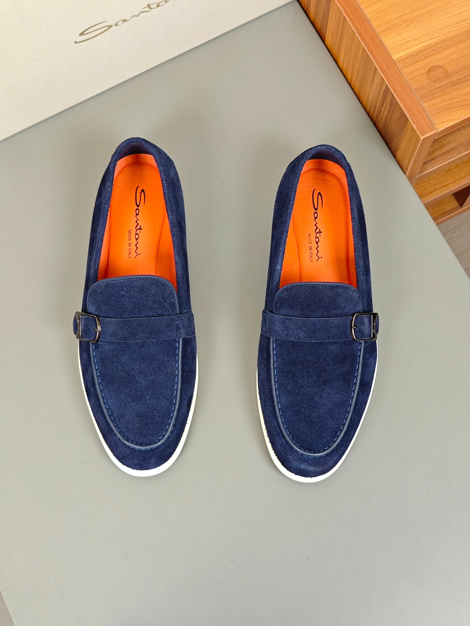“High-Quality Handmade Italian Men’s Recreational Shoes by Santoni”