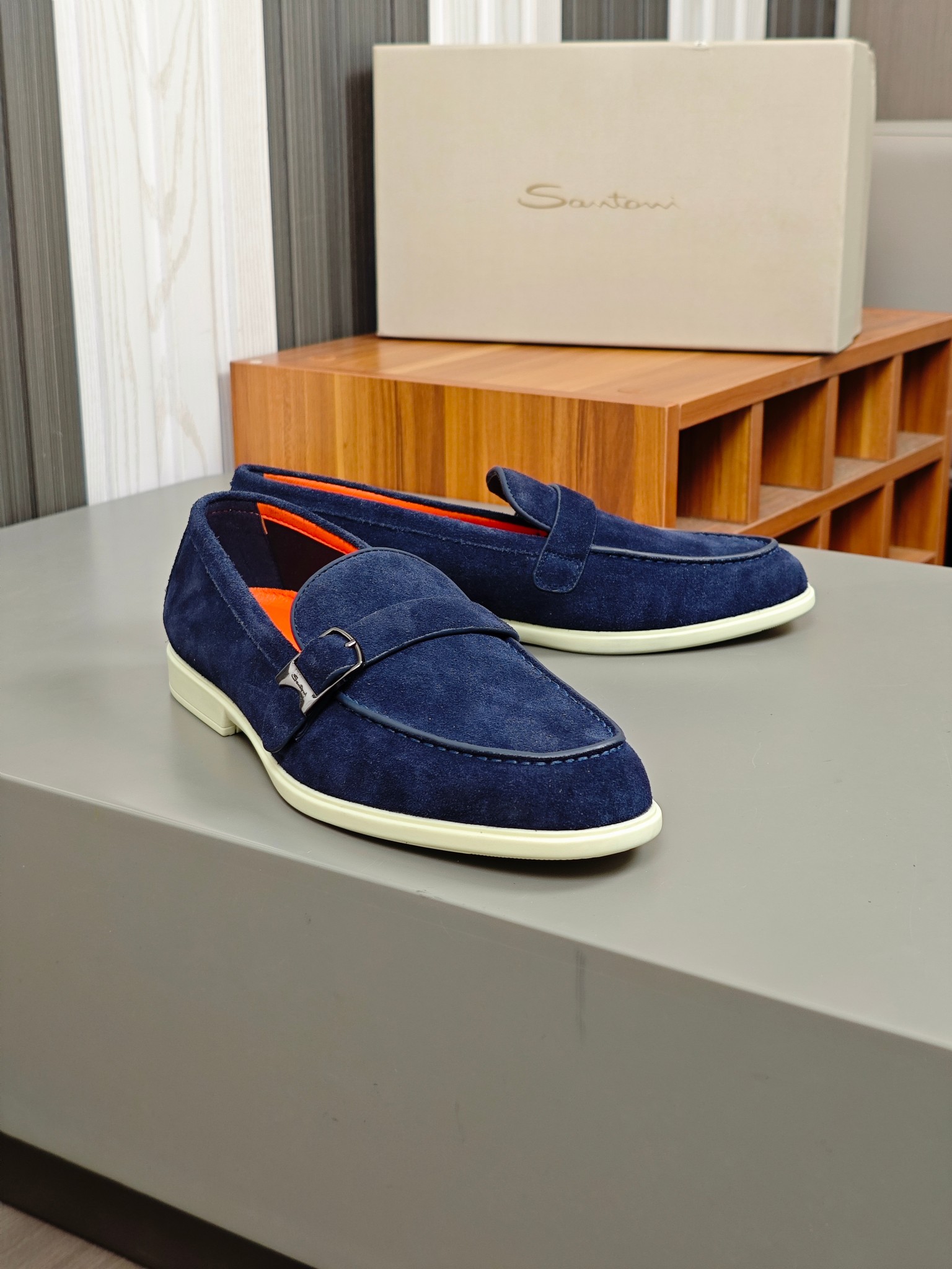 “High-Quality Handmade Italian Men’s Recreational Shoes by Santoni” - 图片 4