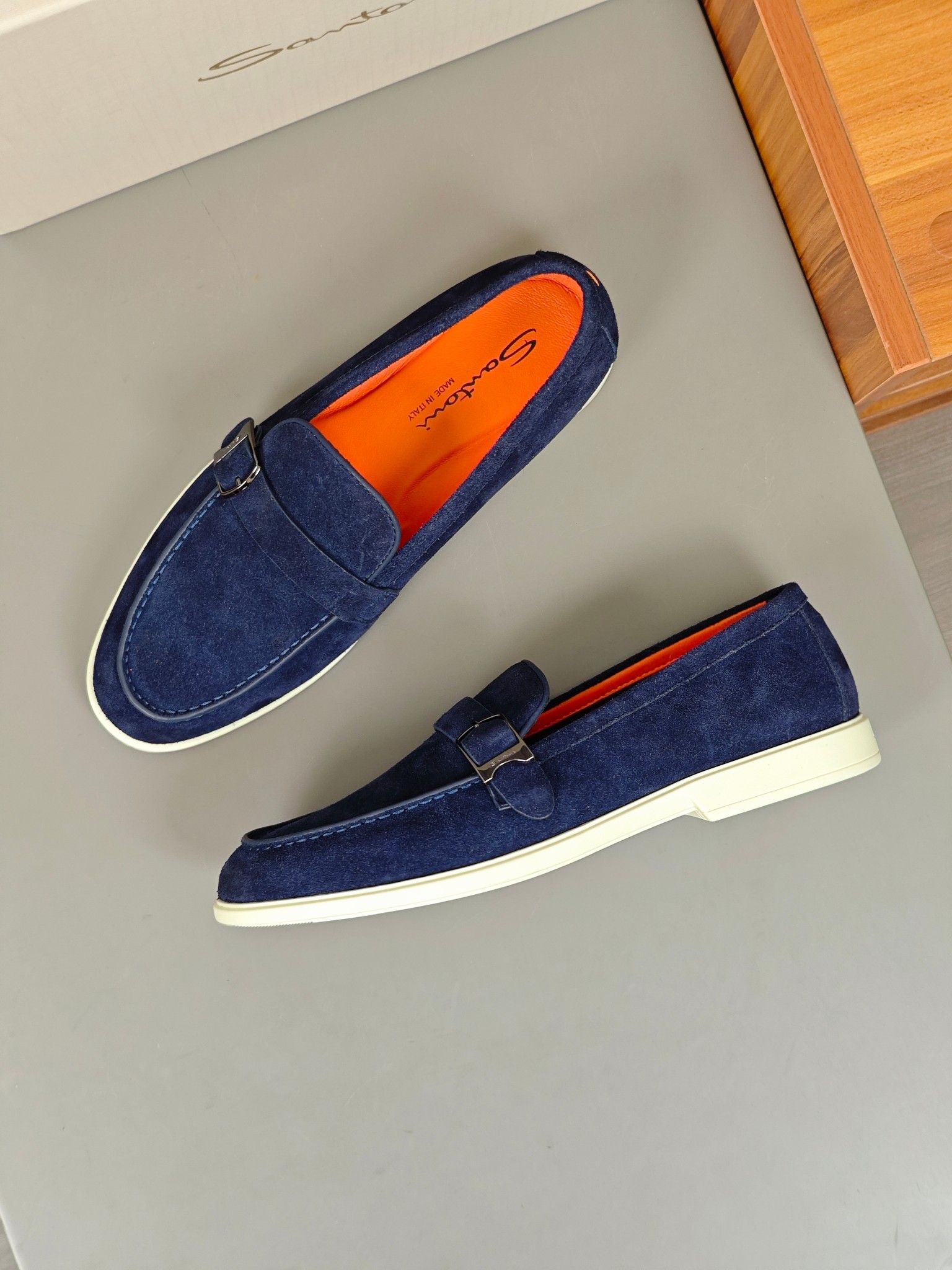 “High-Quality Handmade Italian Men’s Recreational Shoes by Santoni” - 图片 2