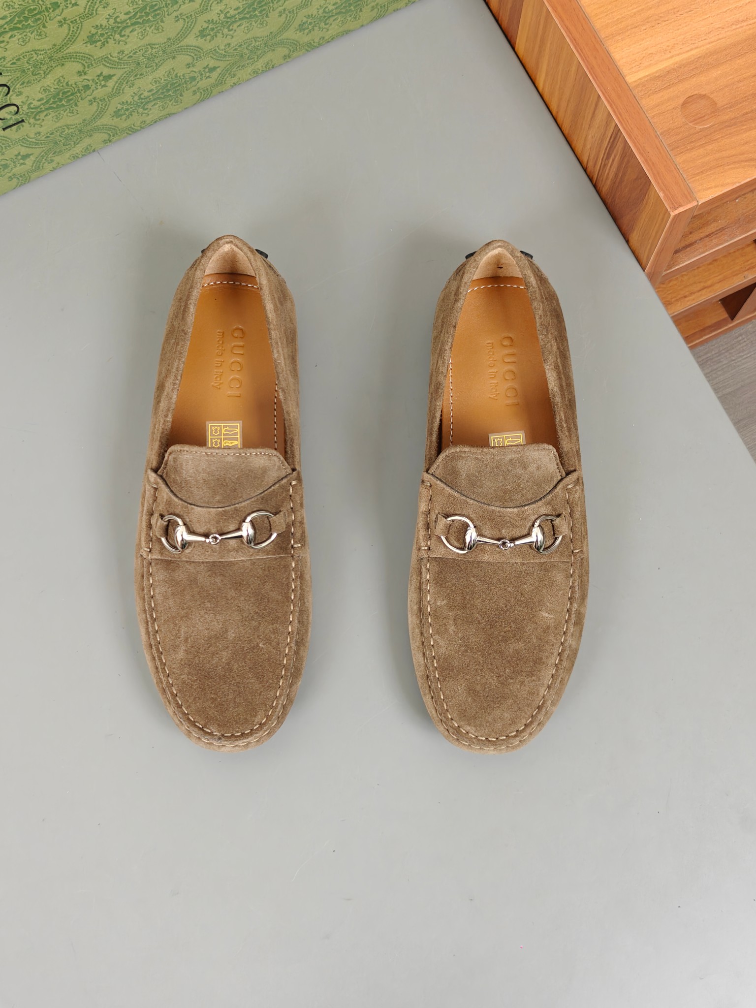 NO:271964,【GUCC*】Driving shoes!  (Doudou style) High-quality men's foot cover style, regular size 38-44 (4-10) Original grainy calfskin pressed double G flowers, super three-dimensional!  The inner water dyes calfskin, and the calfskin returns to the feet!  Rubber anti-slip bean design bottom!  goods!  The full upper and the bread sole is super high craftsmanship!  Look at the details carefully, the texture is super strong!  But 11 can withstand all kinds of tests!  38.45 Custom made, gucci,cowhide19860909【GUCC*】 驾车鞋！(豆豆款） 高品质男士套脚款 正码38一44(4一10） 原版粒面感小牛皮压双G花,立体感超强！内里水染小牛皮,小牛皮回力垫脚！橡胶防滑豆豆设计大底！货！全鞋面包底超高工艺！品质细看细节图,质感超强！可11经得起各种考验！38.45定做,,gucci,cowhide,Men's shoes