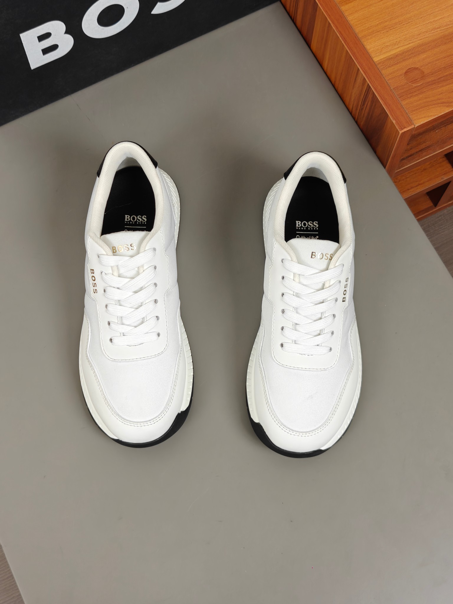 NO:271947,Boss men's casual sneakers, original mold opening, upper is made of Italian imported calfskin spliced ​​flying mesh material, soft and comfortable on the feet, TPU large soles feel light!  Size39-44 (38, 45 customized),,sneakers,cowhide19860909Boss男士休闲运动鞋,原版开模,鞋面采用意大利进口小牛皮拼接飞织网面材质,上脚柔软舒适 TPU大底脚感轻便！ Size39-44（38、45订做）,,sneakers,cowhide,Men's shoes