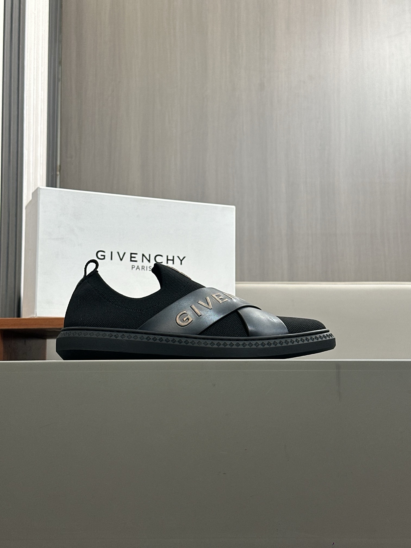 Givenchy G Set Low-Top Banded Sneakers - Elastic Band Slip-On Design 5 i1745935211401 2622 0 5