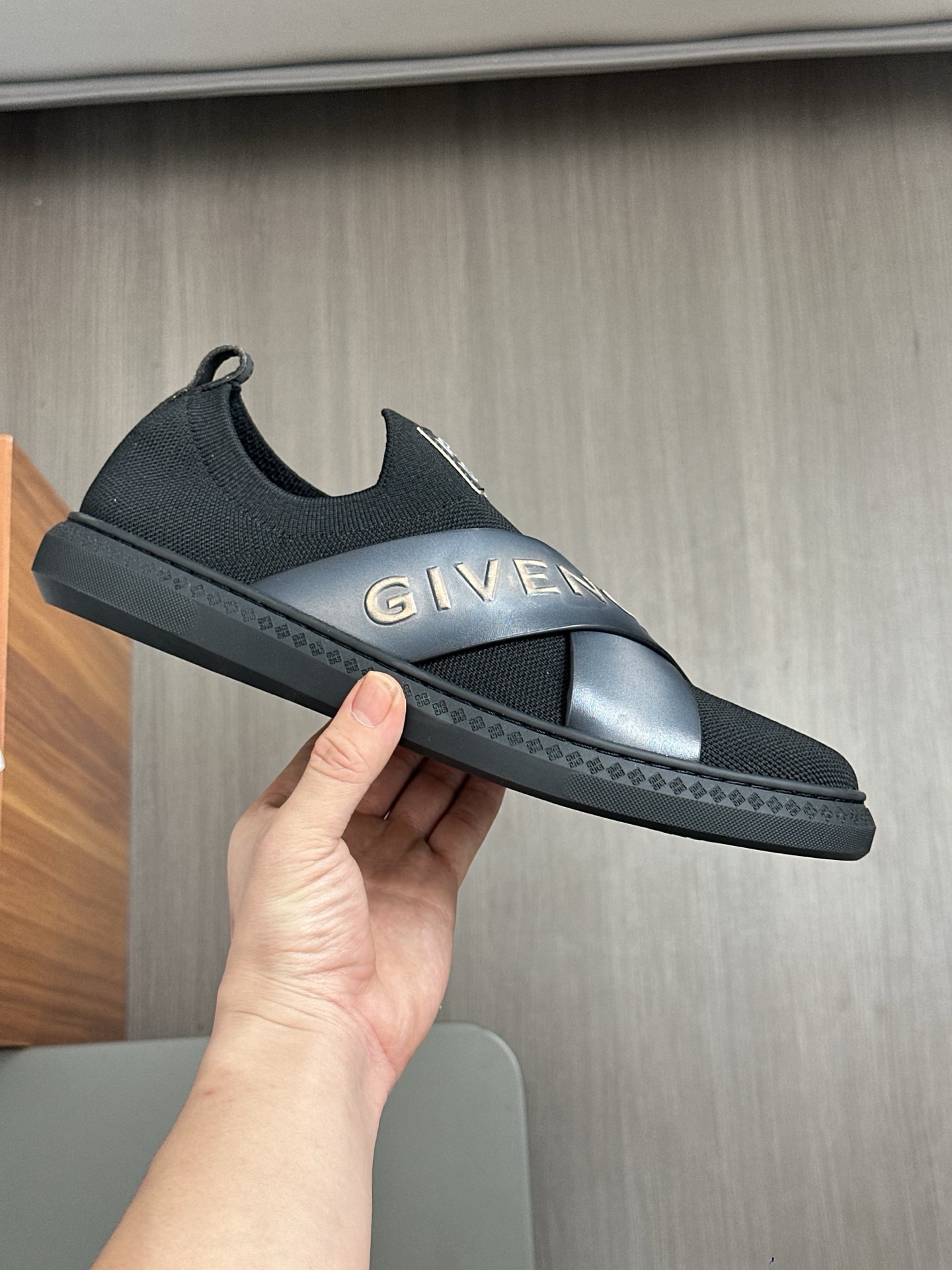 Givenchy G Set Low-Top Banded Sneakers - Elastic Band Slip-On Design 6 i1745935211419 5964 0 3
