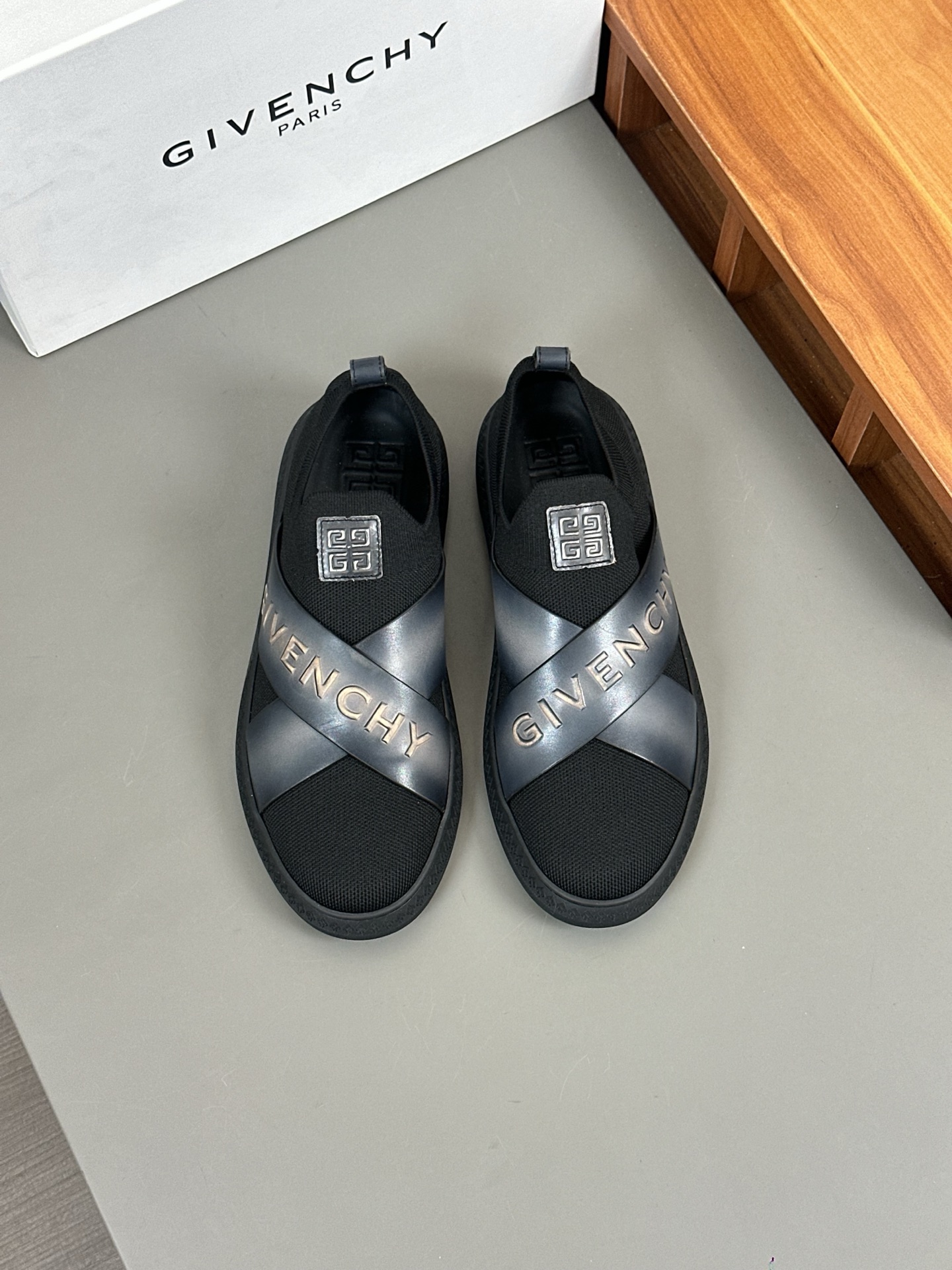 Givenchy G Set Low-Top Banded Sneakers - Elastic Band Slip-On Design 2 i1745935212974 6399 0 0