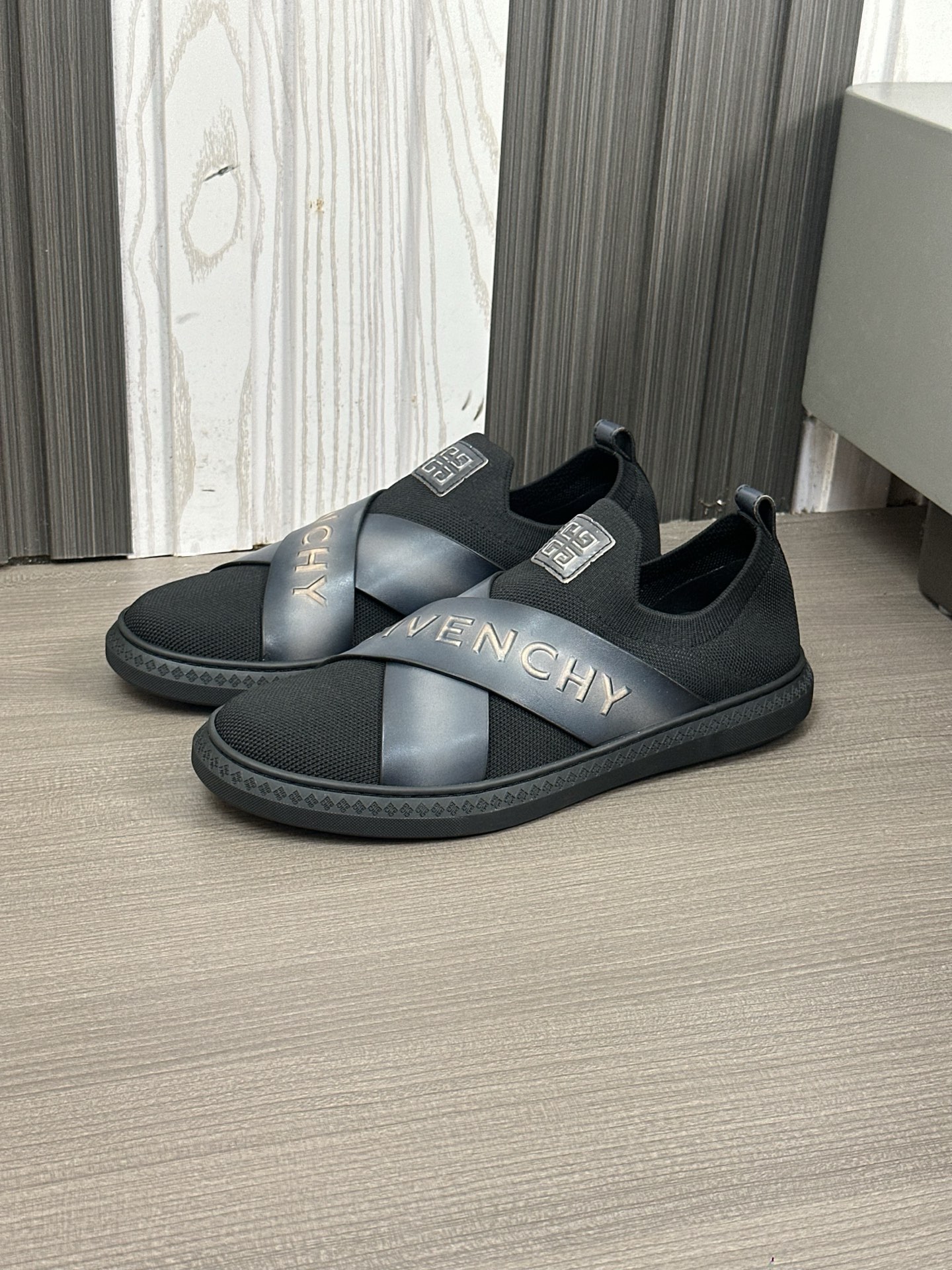 Givenchy G Set Low-Top Banded Sneakers - Elastic Band Slip-On Design 7 i1745935213394 2678 0 4
