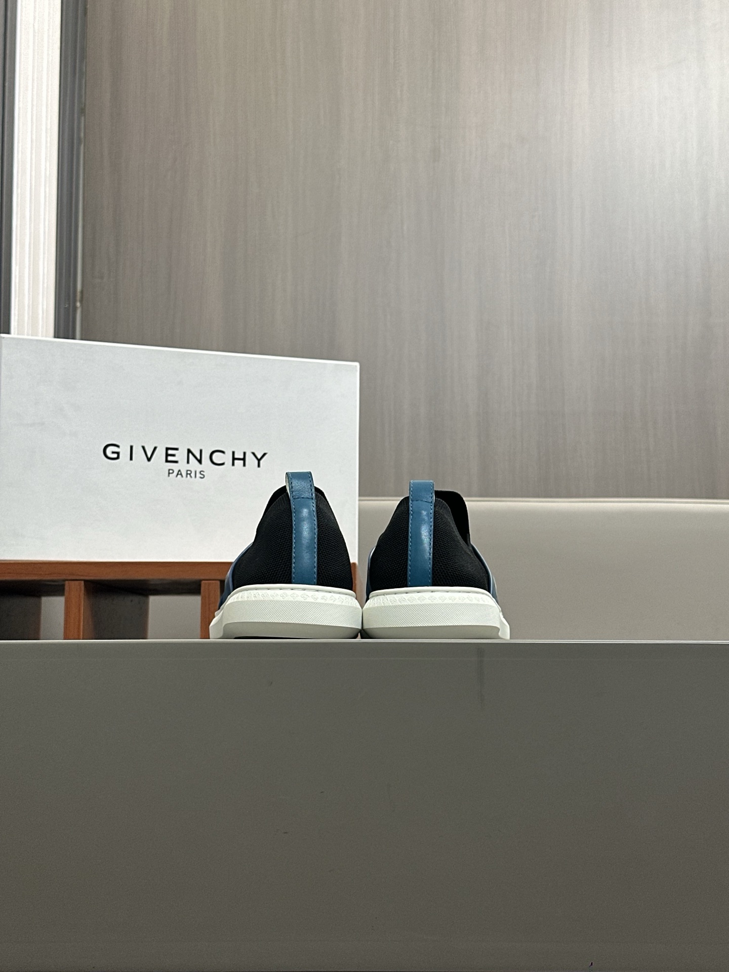 Givenchy G Set Series Elastic Strapless Low-Top Sneakers With 4G Logo 9 i1745935271745 7874 0 6