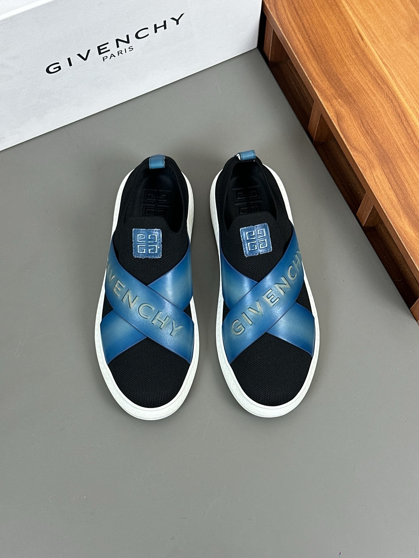 Givenchy G Set Series Elastic Strapless Low-Top Sneakers With 4G Logo 2 i1745935271756 5366 0 0